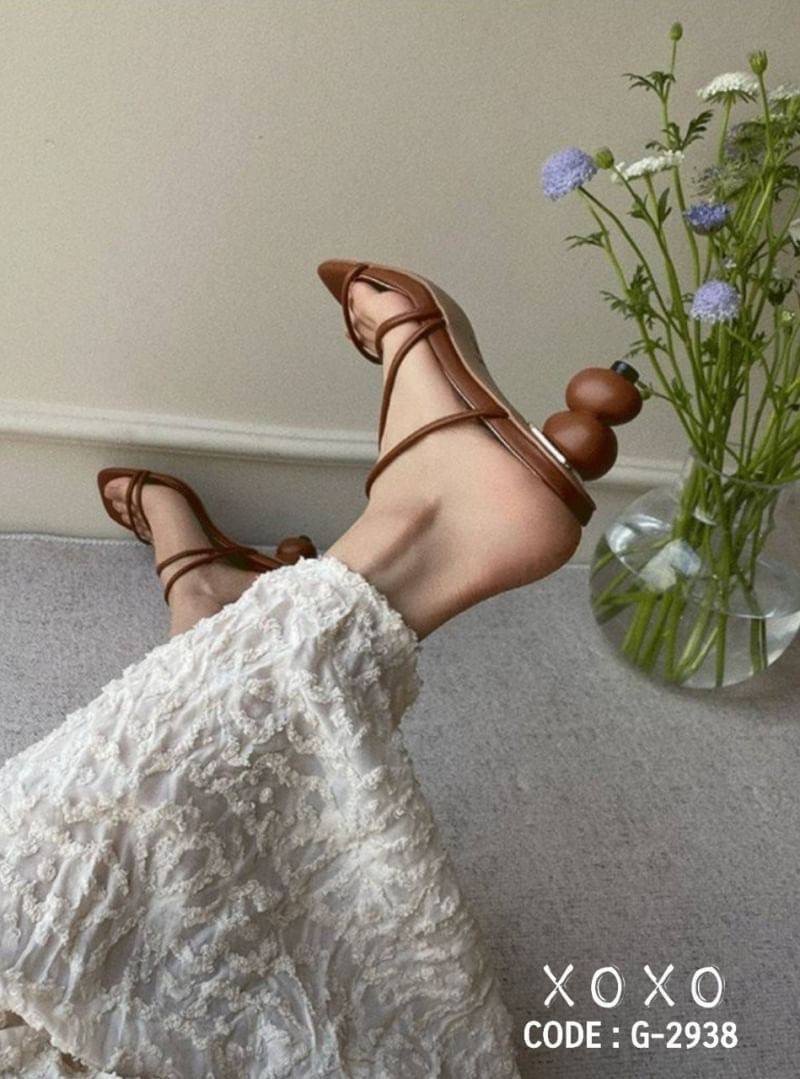 สินค้าพร้อมส่ง สไตล์ : เกาหลี งานสวม งานเก๋ๆ แอดมินบอกไว้เลยต้องมีจร้า คือเลิศ วัสดุ PU แต่งส่ยคาด ตามภาพ สวมใส่ง่าย น้ำหนักเบา ส้นเก๋มาก แมทส์ชุดลุคทันสมัย สาวเก๋ๆ