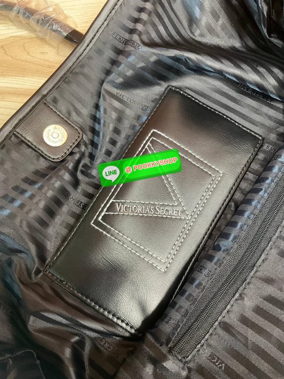 Victoria's Secret New! VS Patch City Tote - CREAM กระเป๋าทรง shopping สไตล์ victoria's secret แปลกใหม่อินเทรนด์ สินค้านำเข้า งาน ชน shop ดีไซน์สวย เก๋ น่ารัก เรียบหรู ใส่ของได้จุใจ เหมาะสำหรับสาวๆทุกคนที่มีของเยอะ งานเย็บเนี๊ยบ แข็งแรงทนทาน ใช้ไ