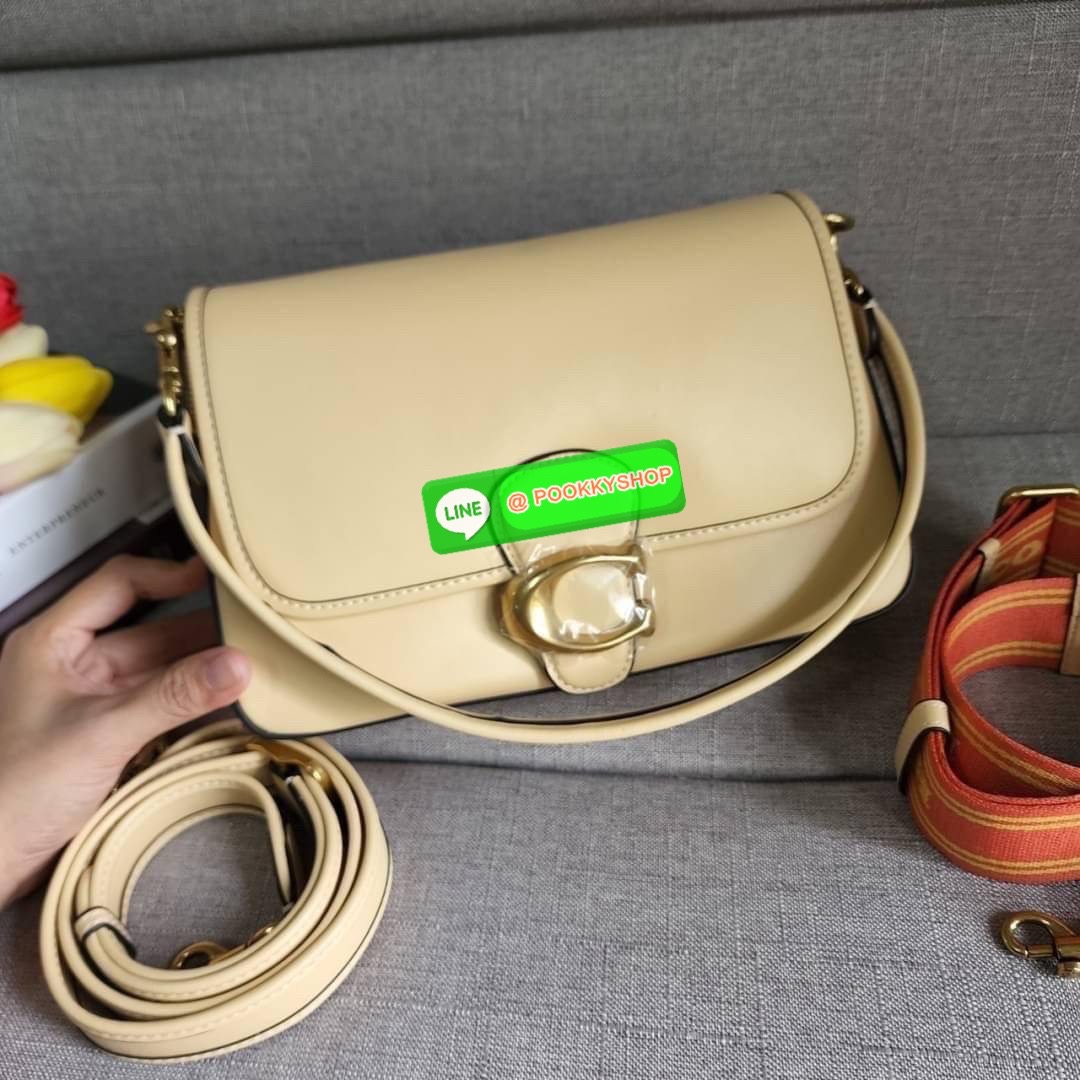 COACH SOFT TABBY SHOULDER BAG (COACH C9804) กระเป๋าข้างเรียบหรู ใบเดียวสะพายได้หลายสไตล์ มีสายสะพายให้ถึง 3 เส้น ปรับเปลี่ยนสไตล์ได้หลายลุควัสดุหนังแท้ทั้งใบ สัมผัสนิ่มมือ น้ำหนักเบา เปิดปิดแบบกระดุมแม่เหล็กเป็นอะไหล่โลโก้แบรนด์ตัวใหญ่ โดดเด่น ภายในกระเป๋