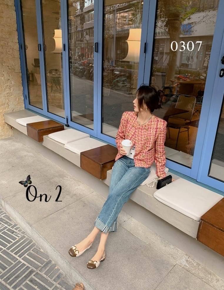 พร้อมส่งรองเท้าหัวคัชชูเปิดหลังรัดข้อเท้า หน้าแต่งอะไหล่ทองเหลือง สไตล์แบรนด์ส้นเป็นอะไหล่ทองสวยหรู สายรับปรับได้ คู่นี้ใส่แมทกับชุดได้ง่ายทั้งกางเกงและกระโปรงได้หมดทรงสวย