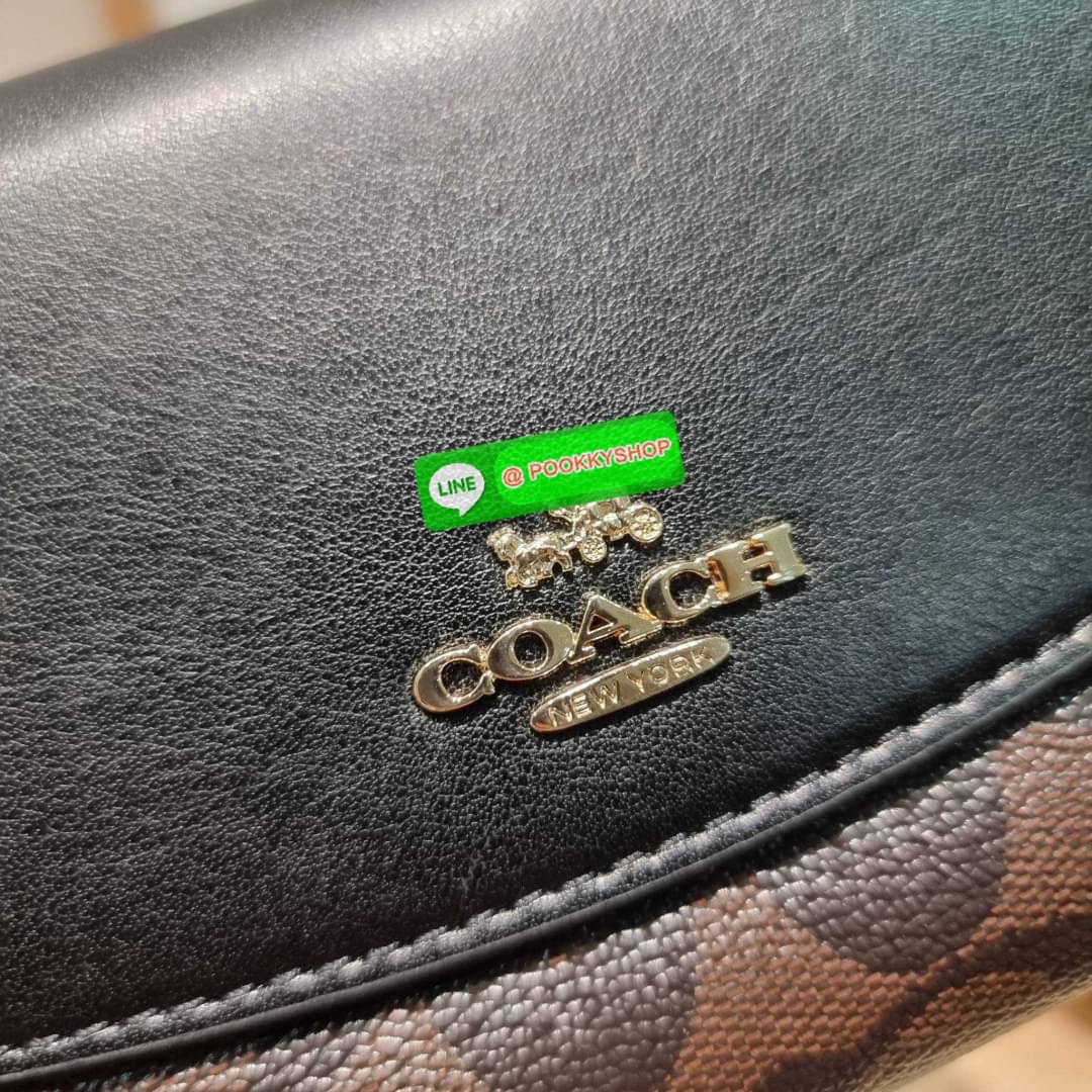 COACH F54022 SLIM ENVELOPE WALLET IN SIGNATURE กลับมาแล้วจ้า!! กระเป๋าสตางค์รุ่นขายดี 🔥 ทรงจดหมายรุ่นฝาพับ สวยคุณหนู หรูเกินราคา วัสดุหนังแคนวาสเคลือบลาย ภายในใส่มือถือได้ ใส่บัตรได้ มีช่องซิปแยกแบ่งเป็นสัดส่วน รุ่นนี้ใช้ยังไงก็ไม่มีเบื่อ สวยคลาสส