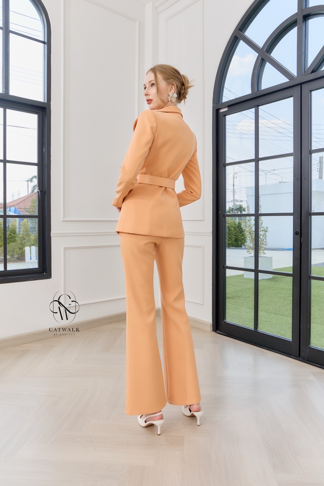 ชุดเซทแฟชั่น กับSet BLAZERปกดอกไม้+เข็มขัด+กางเกงทรงสวย