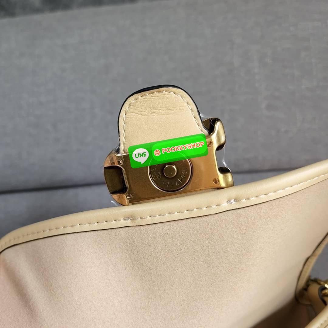 COACH SOFT TABBY SHOULDER BAG (COACH C9804) กระเป๋าข้างเรียบหรู ใบเดียวสะพายได้หลายสไตล์ มีสายสะพายให้ถึง 3 เส้น ปรับเปลี่ยนสไตล์ได้หลายลุควัสดุหนังแท้ทั้งใบ สัมผัสนิ่มมือ น้ำหนักเบา เปิดปิดแบบกระดุมแม่เหล็กเป็นอะไหล่โลโก้แบรนด์ตัวใหญ่ โดดเด่น ภายในกระเป๋
