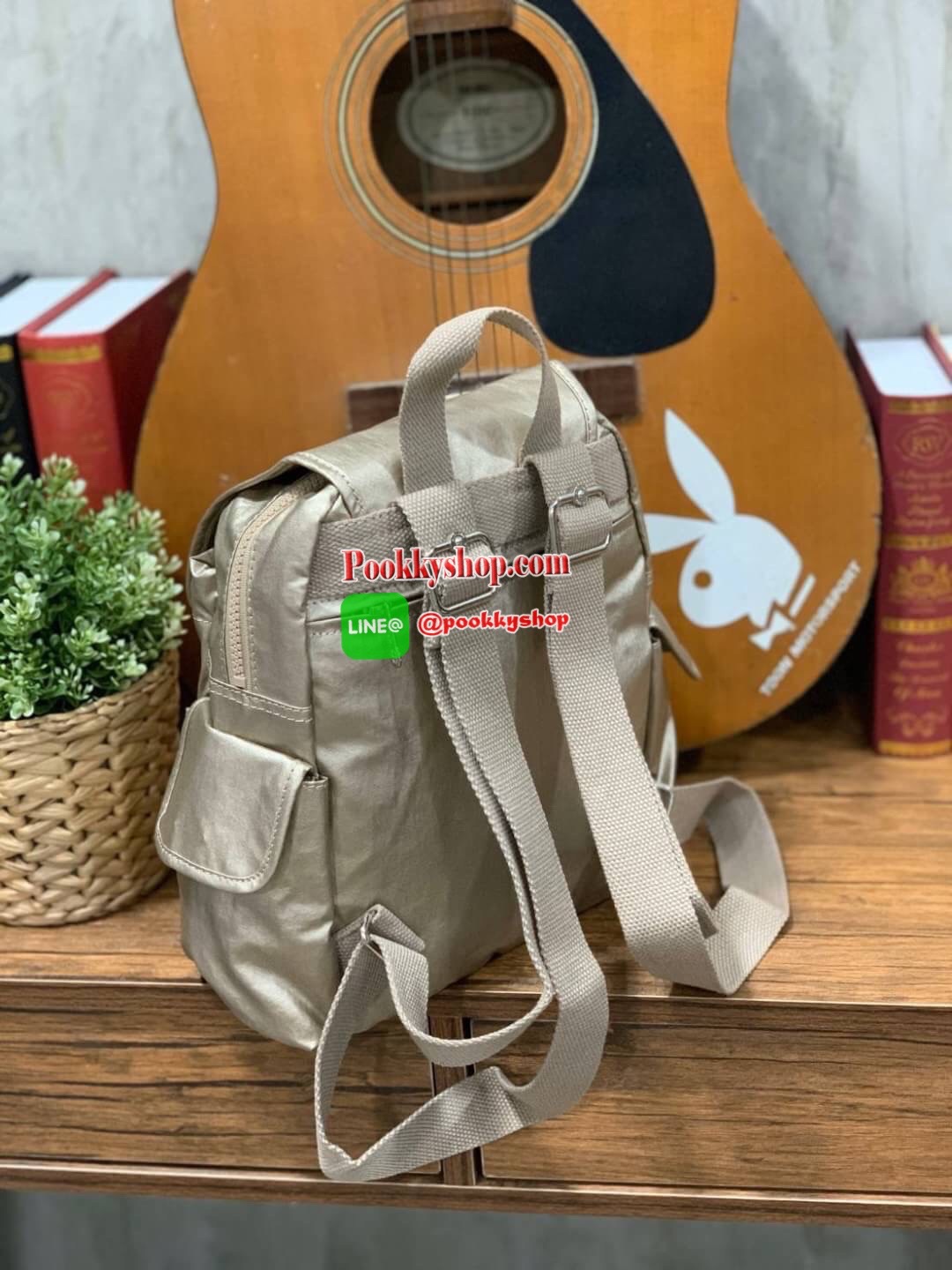 Kipling City Pack Backpack วัสดุPolyamide100% เป้ขนาดกลาง ที่เปิดปิดด้วยตัวล็อค2ชั้นด้วยกระดุมแม่เหล็กและซิป มีช่องใช้งานหลายช่องรวมถึงช่องซิปด้านหน้า มีลูกเล่นที่ด้านหลังมีช่องซิปสำหรับเก็บของและเก็บสายเป้ได้ หรือใช้สายจากเป้สะพายไหล่ได้ ประดับด้วยพวงกุญ