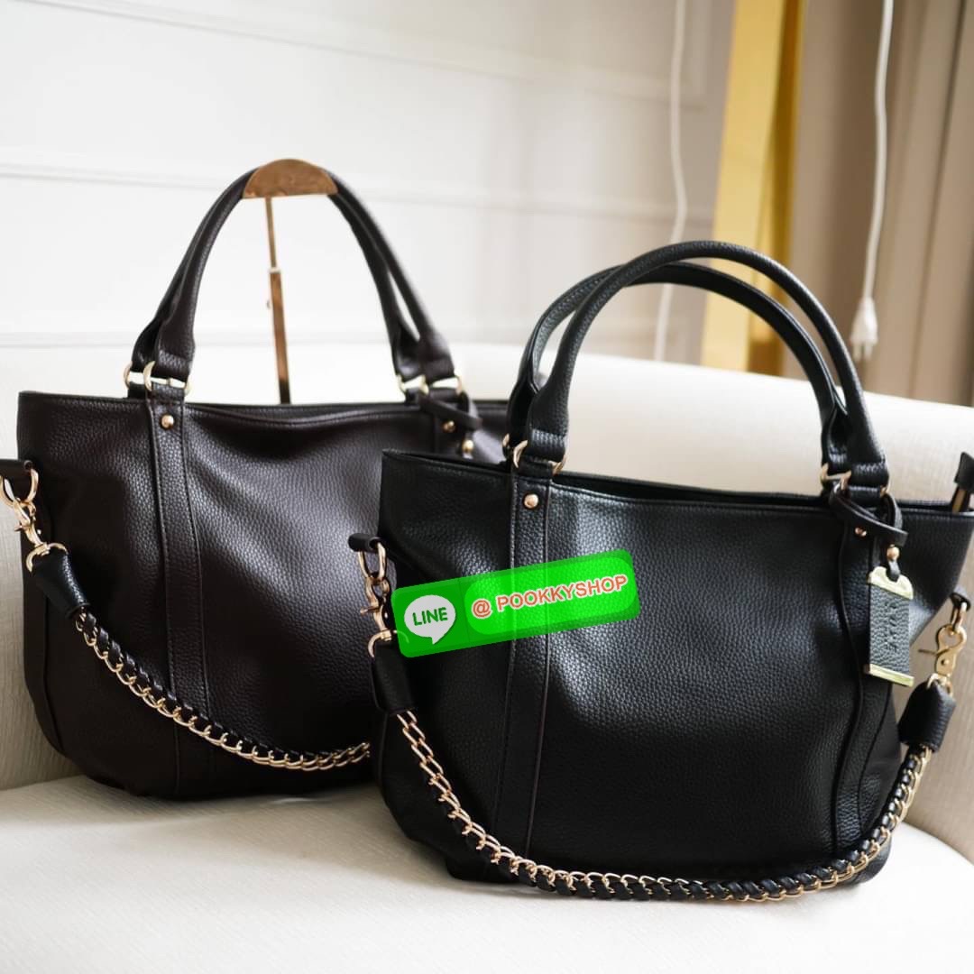 LUXE กระเป๋าเอนกประสงค์ สะพายได้ 3 แบบ เอาไปทำงานเหมาะมากๆ เพราะใส่ เอสี่ ได้ รุ่น Renaise (เรเนส) ใบใหญ่ แต่เบา! เริ่ดมากๆ สายสะพาย 2 เส้น สะพายได้ถึง 3 แบบ ลุคไหนก็เอาอยู่