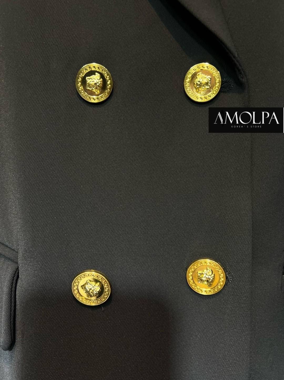 พร้อมส่ง!!! มาต่อที่ สูท BLAZER งาน FENDIxVERSACE BLAZER ผ้านางดีเริ่ดดด ซับในอย่างดี ใส่แล้วต๊าซมาก สวยหรู ไฮโซ อย่าลืมจัด นะคะ งานดีมากกก ผ้าหนักกคุ้มราคาสุดๆ !! !! งานสวยงานดีต้องแบรนด์AMOLPA เท่านั้น !!