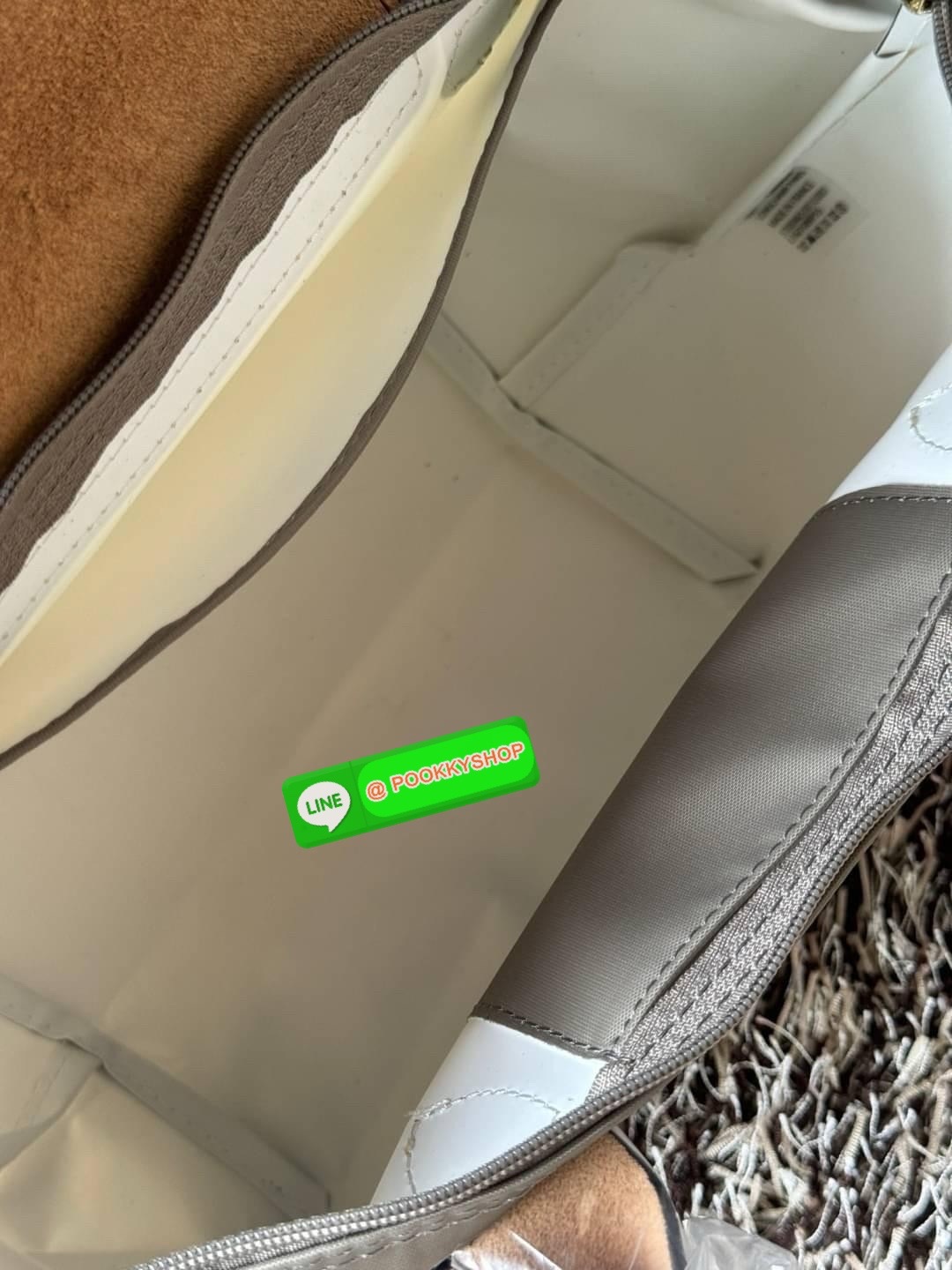 LONGCHAMP LE PLIAGE ORIGINAL S HANDBAG Crossbody Bag กระเป๋าสะพายไหล่ รุ่น Original มีเอกลักษณ์อันโดดเด่นของรุ่นไอคอนนิคของ Longchamp อย่าง Le Pliage (เลอ ปลิยาจ) โดย Longchamp ได้รับแรงบันดาลใจจากศิลปะการพับกระดาษแบบ Origami (โอริกามิ) ในการสรรค์สร้างกระ