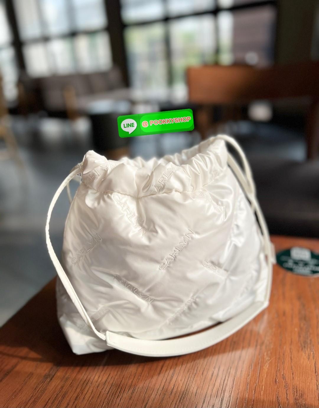 CARLYN TWEE MINI BAG #ไม่มินิตามชื่อจ้าา😘 💌พร้อมส่ง!สวยฉ่ำๆทุกสี ไม่มีไม่ได้แล้วจ้าา📌 ✔️กระเป๋าวัสดุไนล่อนอย่างดี นิ่มฟู ปักลายแบรนด์อันเป็นสัญลักษณ์ของรุ่นทั้งใบสวยงามค่ะ