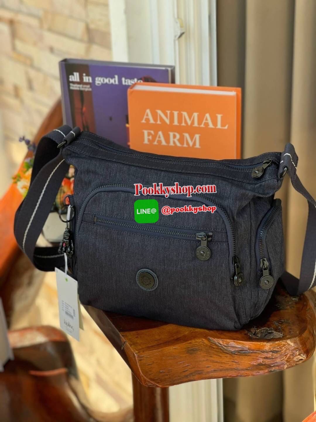 Kipling GABBIE S Crossbody Bag with Phone Compartment Bag กระเป๋าสะพายทรงครอสบอดี้ คอลเลคชั่นสุดฮิต แบบกระชับกับลำตัว วัสดุPolyamide100% มีช่องซิปใช้งานได้ทุกมุม ช่องใหญ่ภายในกว้าง ใส่มินิไอแพค กระเป๋าสตางค์ยาวและอื่นๆจุได้เยอะ สามารถสะพายได้ทั้งสายคู่และ