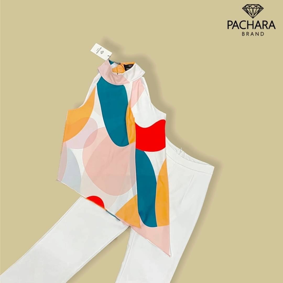 เซ็ต 2 ชิ้น เสื้อเว้าไหล่ชายเฉียง เนื้อผ้าพริ้วพิมพ์ลายสีสันสดใส แมทช์คู่กับกางเกงขายาวเอวสูงสีขาว งานซิปด้านหลัง มีซับในอัดกาวอย่างดี รุ่นนี้ใส่ชิลล์ถ่ายรูปสวยได้ทุกโอกาสเลยนะคะ