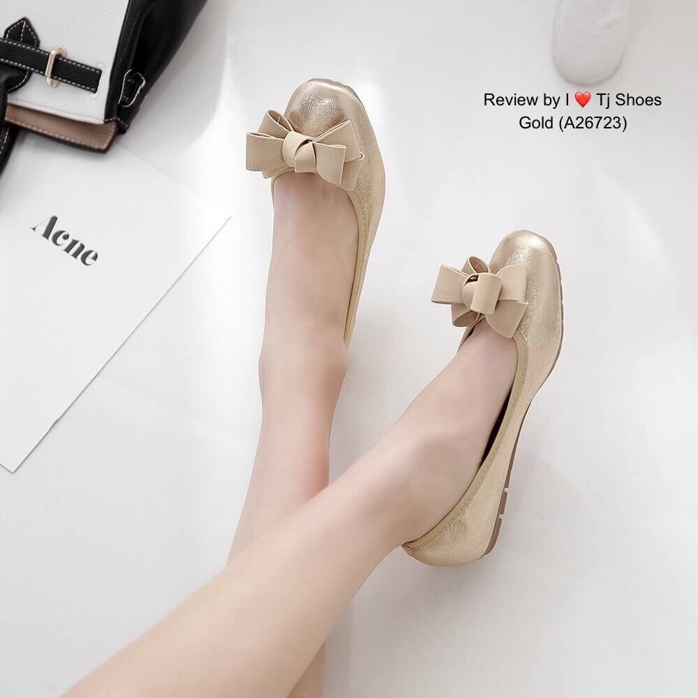 ใครชอบแนวเกร๋ๆ ใส่นุ่มเบาสบายจัดคู่นี้เลยจร้า พร้อมส่งรองเท้าคัชชูเพื่อสุขภาพ รุ่นนี้เป็นงานสั่งทำพิเศษใช้วัสดุคุณภาพดีทั้งหมด ทำจากผ้าใส่นิ่มสุดๆ ส้นเกรด A น้ำหนักเบา บิดงอได้ใส่แล้วยืดหยุ่นตามเท้า พื้นบุนิ่มมีรูระบายอากาศทำให้ไม่อับเท้า ใส่นุ่มเดินทั้งท