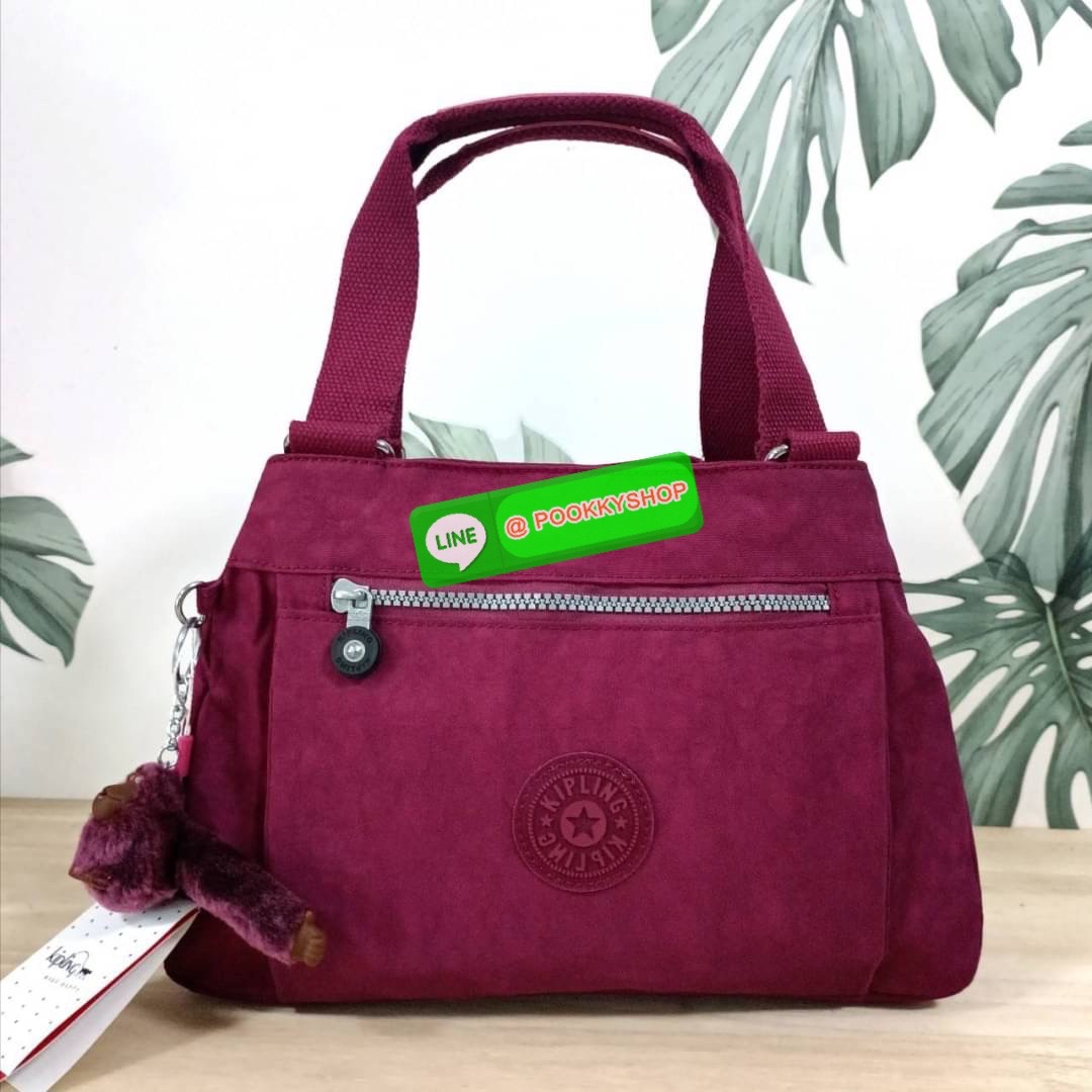 KIPLING ELISE HANDBAG กระเป๋าถือและสะพายไหล่ วัสดุ Nylon +Polyester ขนาดกำลังพอดี จุของได้มาก มีหูจับสองสาย ถือสะดวก น้ำหนักเบา มีช่องซิป ด้านหน้า ช่อง กระเป๋าหลักเปิด-ปิดด้วยซิป มี3 ช่องว่างใส่ของได้จุมากๆ ใส่มือถือได้ กระเป๋าสตางค์ใบยาว และ เครื่องสำอาง