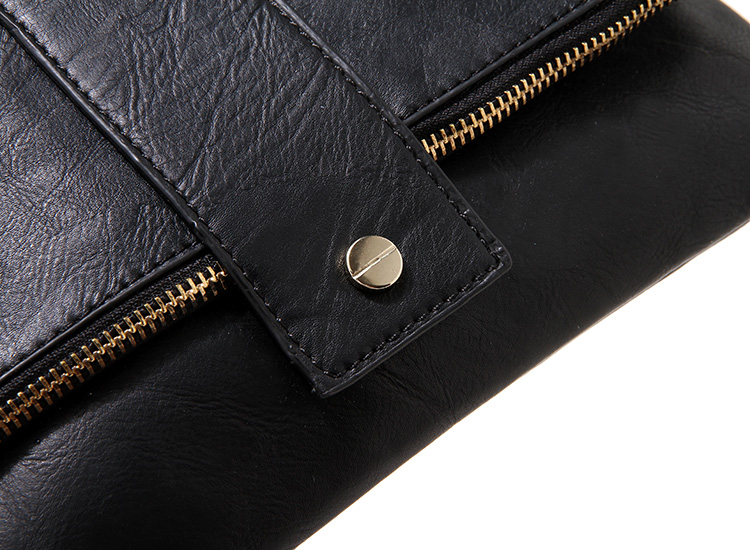 กระเป๋าหนังคลัชมือ Clutch แบรนด์ Forever21 หนังมีTexture ในตัว เนื้อหรูมากคะ ติดแท็คForever 21 ด้านใน ช่องใส่ของซิบใหญ่ 1 ด้านในมีซิปแบ่ง 1 ช่องแบ่งใส่ของ2ช่อง