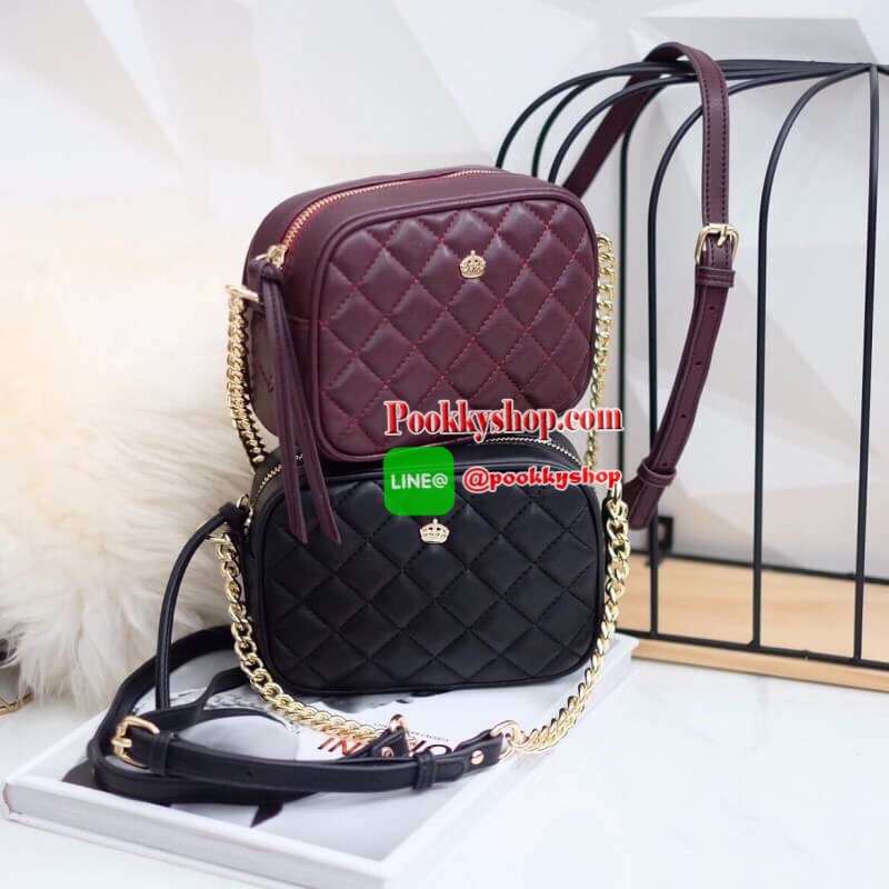 New arrival! KEEP ABox กระเป๋าทรงกล่อง น่ารักๆ หนังแกะสังเคราะห์ นิ่มๆ ปักลายตาราง สุด Classic ขนาดกำลังน่ารัก สะพายข้างหรือพาดลำตัว ก้อสวยค่า สายยาว เป็นหนังตัดด้วยโซ่ทอง ปรับระดับได้ ภายในมีช่องแบ่งเก็บของได้เป็นสัดส่วน ใบนี้ complete กับ Look ไหนก้อสวย
