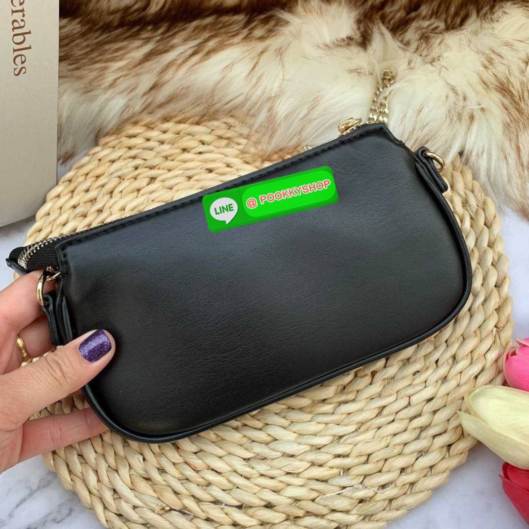 Guess ซื้อ 1 ได้ถึง 2 วัสดุหนัง PU เนื้อนิ่ม มาพร้อมสายสะพาย 2 เส้น สายโซ่สั่นสำหรับสะพายคล้องไหล่ และสายหนังยาวสะพายคลอสบอดี้สามารถปรับระดับได้ สวยได้หลายลุค คุ้มสุดๆจ้า