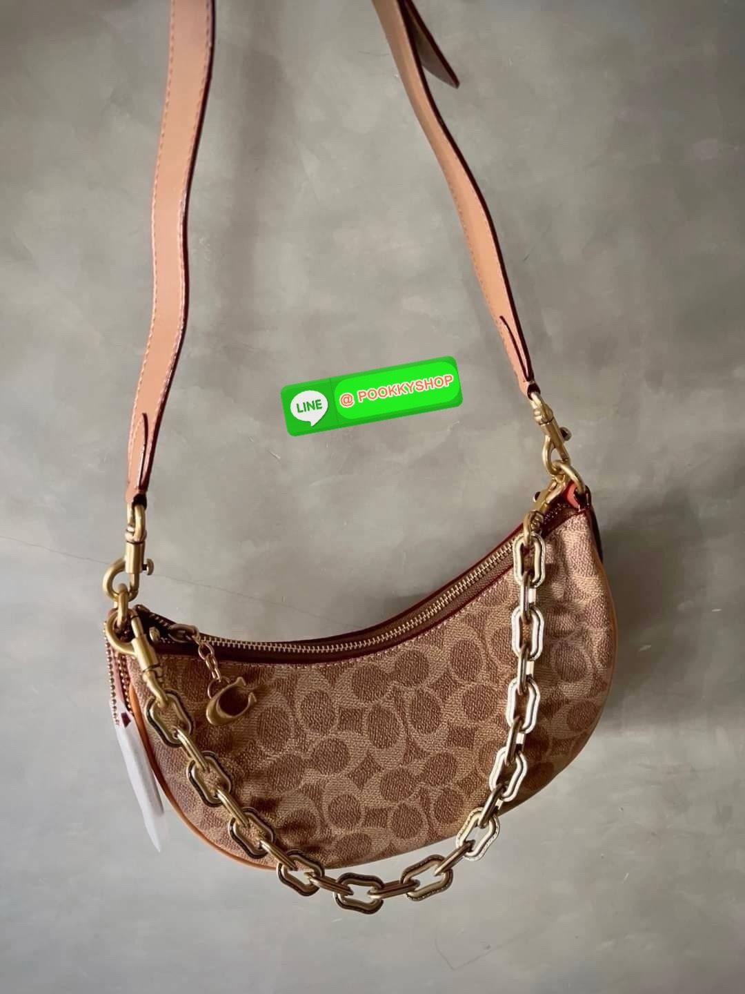 COACH MIRA SHOULDER BAG((CM582//583)) 💌เอาอะไรมาไม่คุ้ม ใบเดียวเอาอยู่ตลอดวันไม่ว่าจะตอนกลางวันหรือใช้ไปปาตีร์กลางคืน! หนังแท้อย่างดี นิ่มสวยคลาสสิคมากๆ