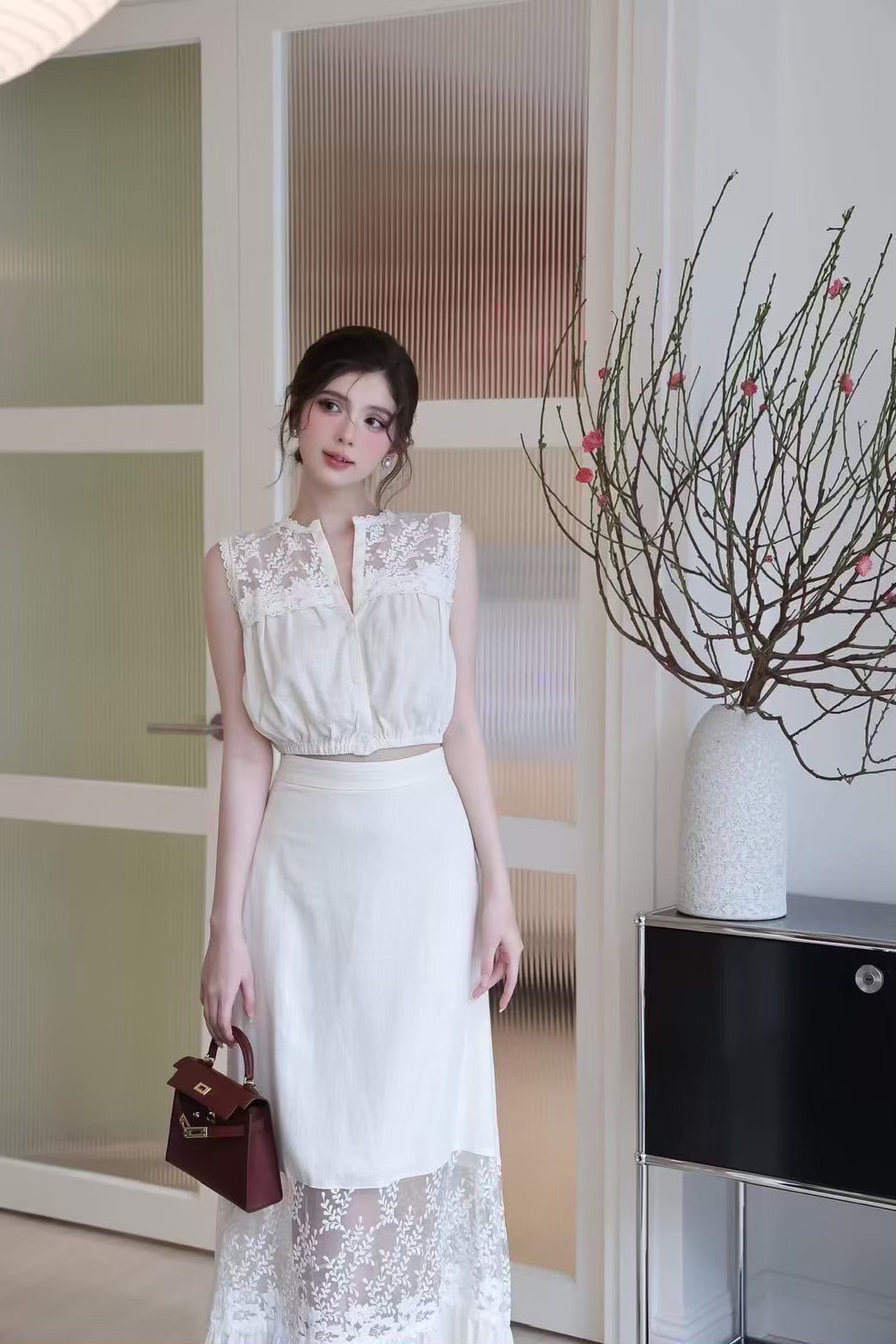 ชุดเซทแฟชั่น Setเสื้อโทนสีขาว งานผ้าดี๊ดี ผ้าดีมาก ทรงปล่อยๆ ใส่สบายๆ ด้านบนแต่งซีทรูลูกไม้