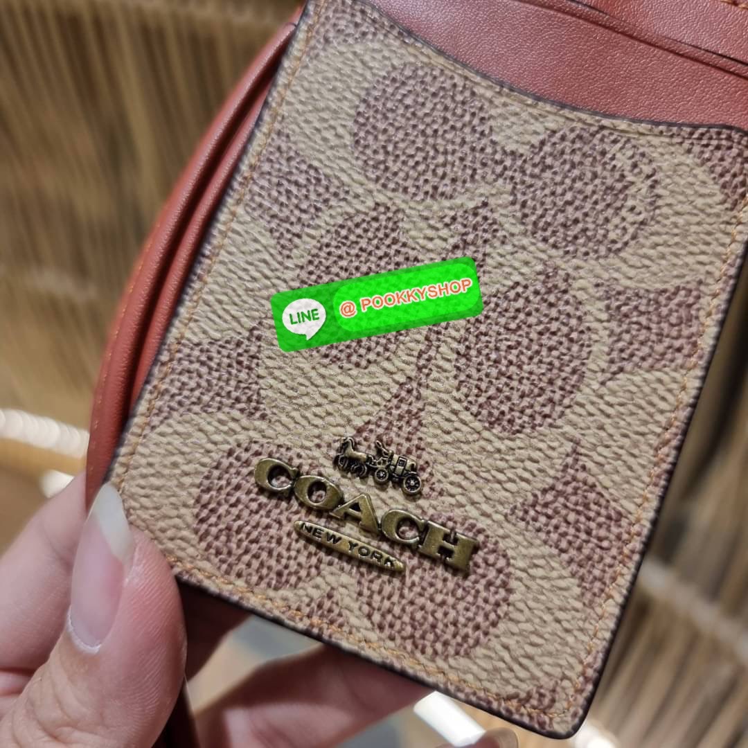 กระเป๋าใส่บัตรคล้องคอ Coach card holder ราคาพิเศษสุดๆ!!! ของหายาก!! ง่ายๆแบบไม่ธรรมดา!! คลาสสิคแต่มีดีเทลโดดเด่น!! กระเป๋าถนอมบัตร พร้อมสายคล้องคอ ดีไซน์ลวดลายสวย ดูดีทุกแบบ ใช้งานง่าย พกพาสะดวก จะใส่บัตรพนักงาน บัตรเครดิต บัตรปชช. ใบขับขี่ และบัตรอื่นๆที