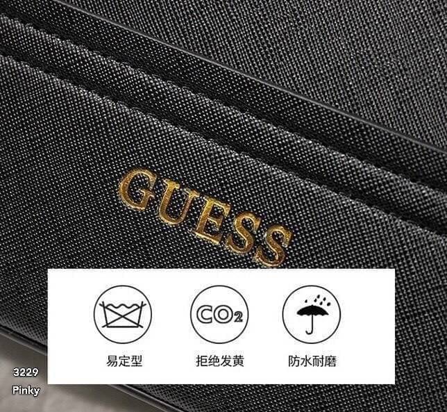 พร้อมส่ง กระเป๋าสะพายแบรนด์ GUESS 329งานนำเข้า สวยมาก หนังดี หนังมัน ดูใหม่ตลอดกาล ขนาดน่ารัก สายสะพายถอดได้ ปรับได้ จะสะพาย หรือคล้องแขนก็ดูมีสไตล์