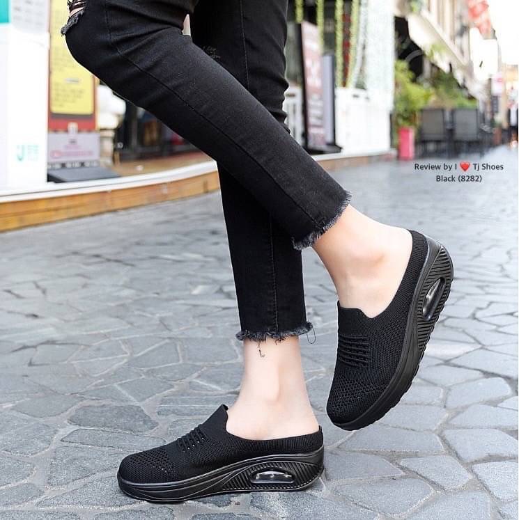 พร้อมส่งรองเท้าผ้าใบเพื่อสุขภาพนำเข้า - ผ้ารุ่นนี้ใส่นิ่มดีมาก น้ำหนักเบา สวมใส่ง่าย - รูระบายอากาศได้ดี ทำให้ไม่อับชื้น - ส้นรองเท้ามีความอ่อนนุ่มและเหนียว เกาะพื้นได้ดี ช่วยกันลื่นดีมาก - รุ่นนี้ ช่วยลดแรงกระแทกเวลาเดินได้ดี ทำให้ใส่บายเท้าขึ้น ใส่นิ่มเ