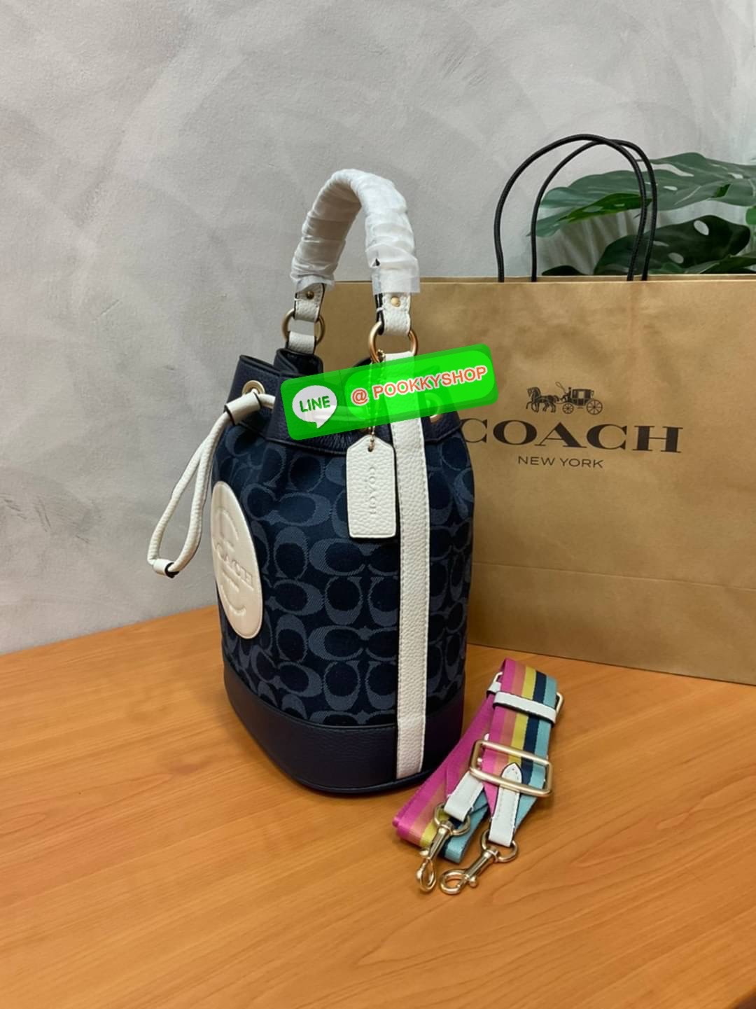 New arrival! 🌈น้องใหม่ล่าสุด สวยหรู ดูดีมากๆค่ะ! COACH DEMPSEY DRAWSTRING BUCKET BAG ((C4100//C4102)) พร้อมส่งที่ไทยค่ะ! กระเป๋าทรงขนมจีบ หนังแท้นิ่มสวยมากๆค่ะ จุดเด่นด้านหน้าปั้มโลโก้แบรนด์ ปากกระเป๋าแบบหูรูดใช้งานง่าย ภายในสามารถใส่ของจำเป็นในชี