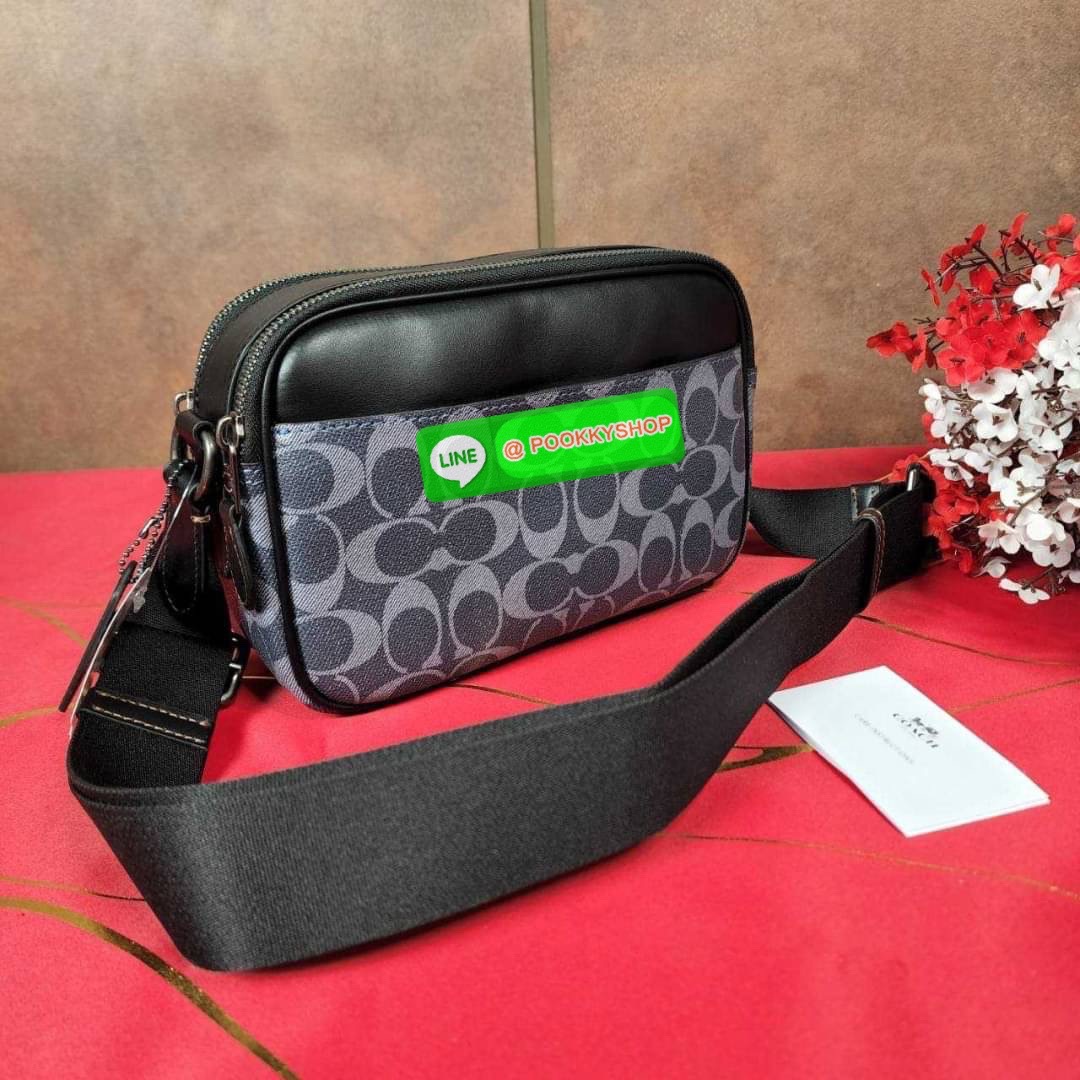 กระเป๋าสะพายข้างผู้ชาย COACH Graham Crossbody In Blocked Signature C9965 กระเป๋าผ้าเคลือบซิกเนเจอร์และหนังอย่างดี ภายในกระเป๋าเอนกประสงค์ ปิดซิปคู่ ซับในผ้า กระเป๋าสลิปด้านนอก สายปรับได้ยาว 25 นิ้ว สำหรับสะพายไหล่หรือสะพายข้าง