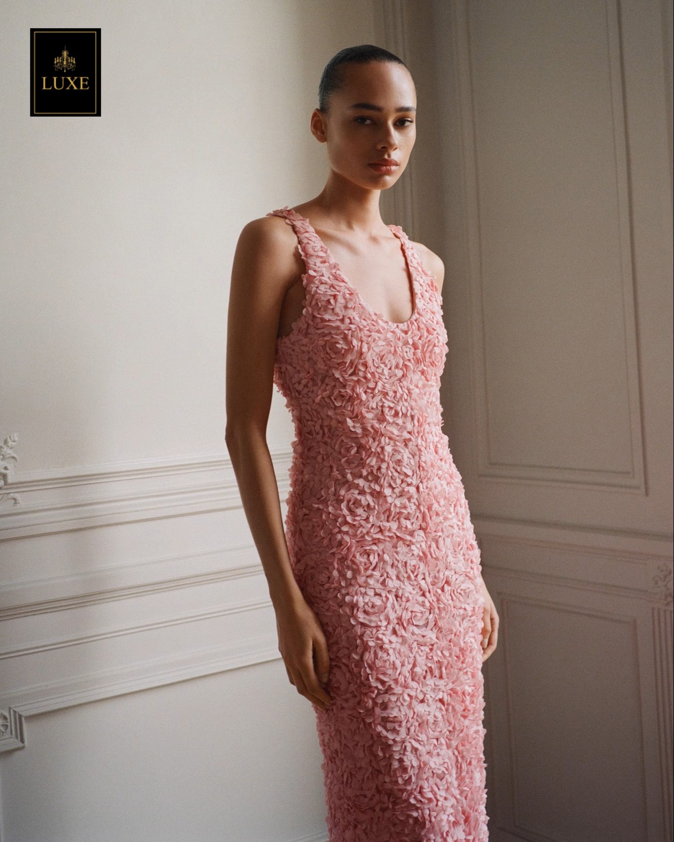 เดรสแฟชั่น เดรสเสื้อคอวีแขนกุด ทรงเข้ารูป