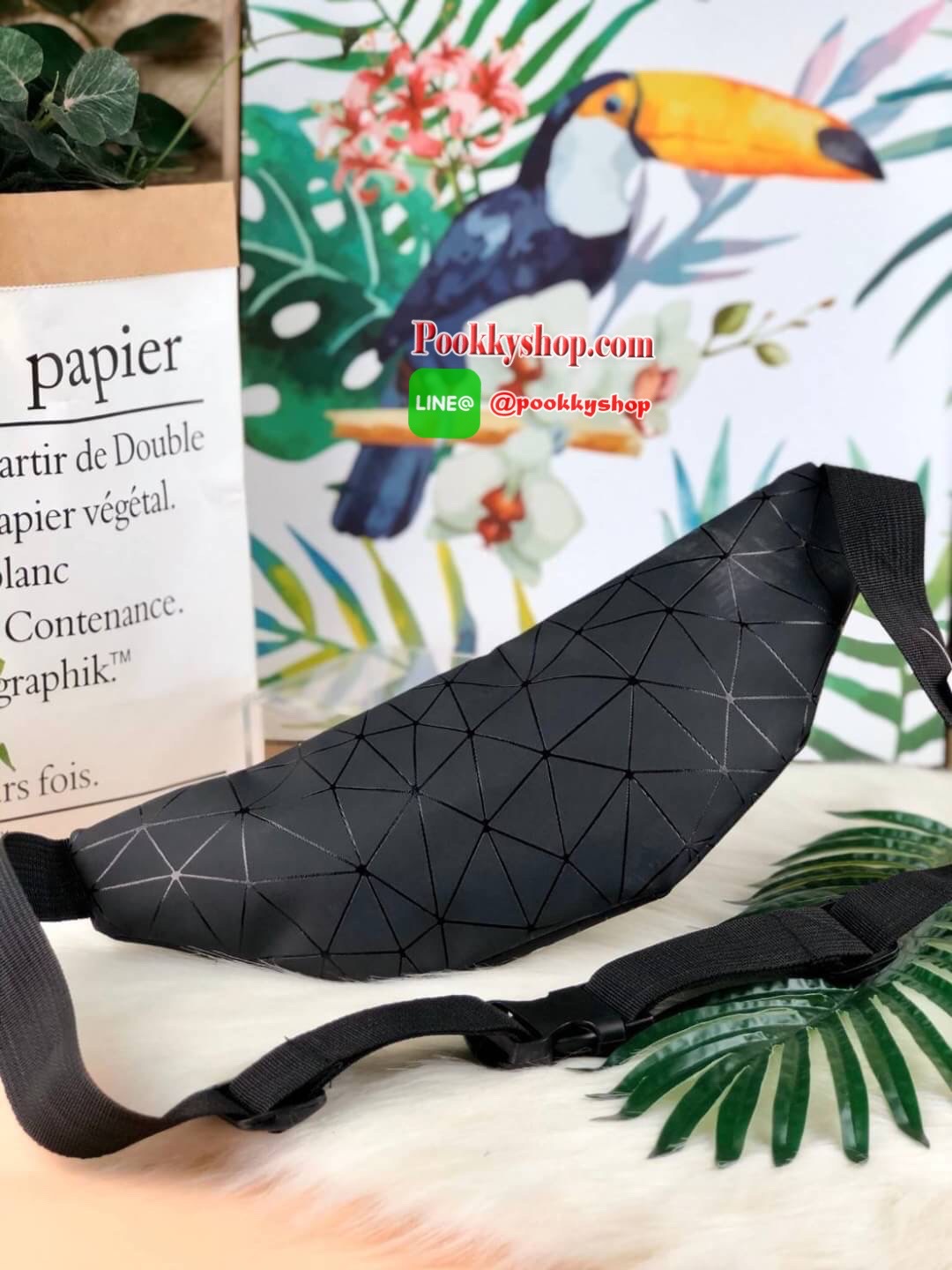 New arrival! Adidas belt bag รุ่นใหม่พร้อมส่งที่ไทยกับกระเป๋าคาดอก/คาดเอว วัสดุpuน้ำหนักเบา ที่ตัวกระเป๋าแต่งtexture สวยงาม ด้านหน้าสกรีนโลโก้แบรนด์มีช่องด้านหน้า ใส่ iPhone plus ได้รวมถึงเหรียญ/บัตรที่ใช้บ่อย และช่องใหญ่จุได้เยอะ ใส่กระเป๋าเงินใบยาวได้ ร