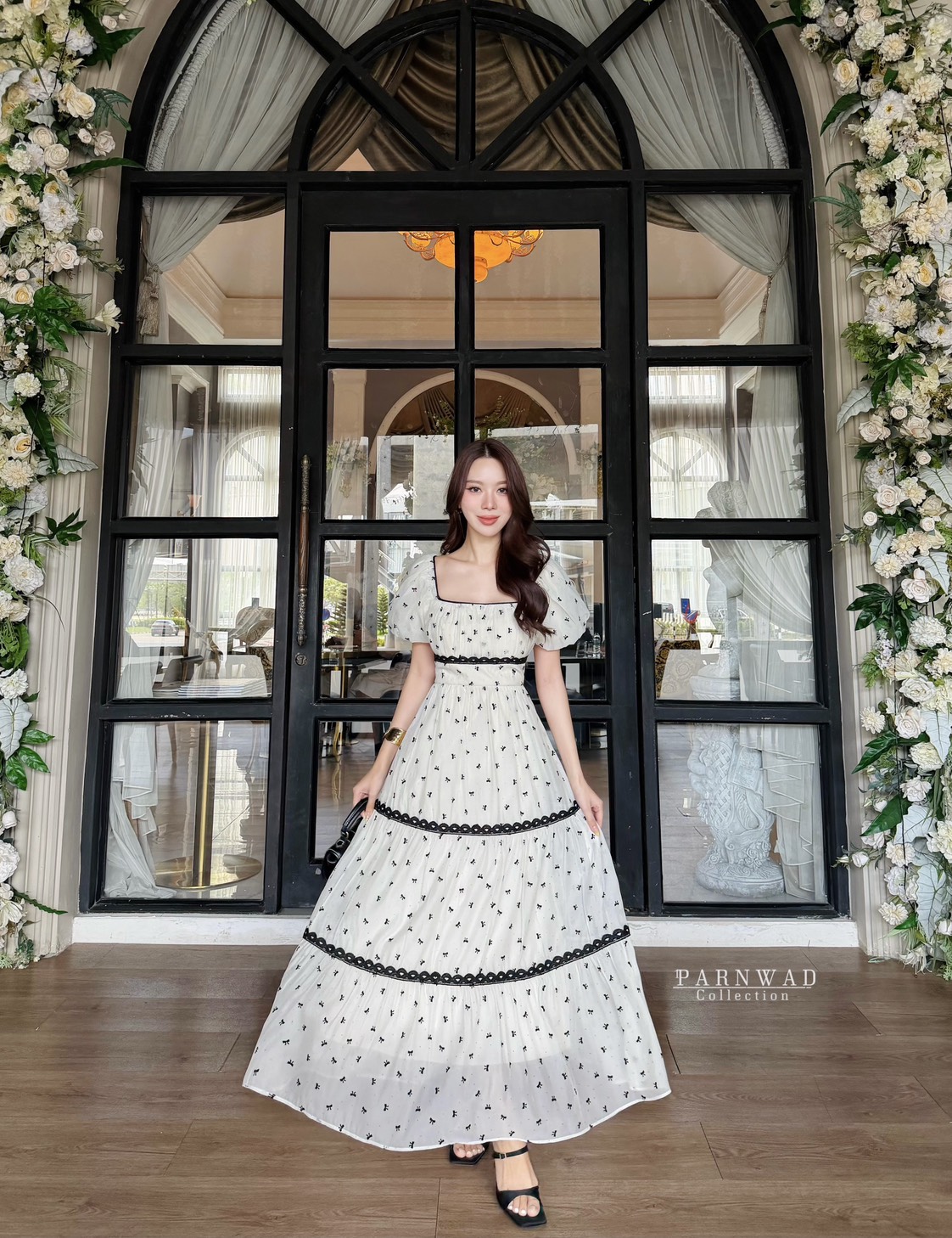 เดรสแฟชั่น Maxi dress คอเหลี่ยม แขนตุ๊กตาปักลายโบว์กำมะหยี่ทั้งชุด