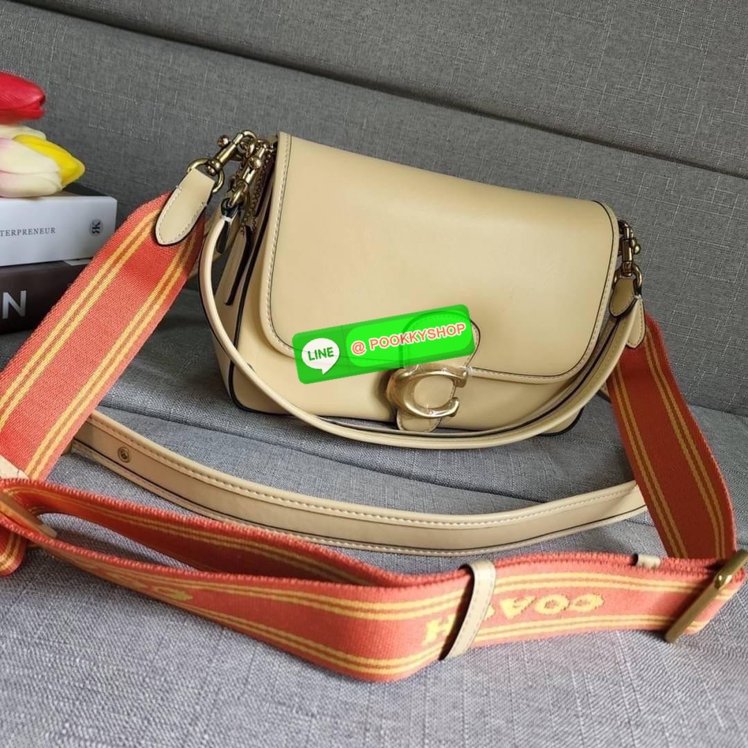 COACH SOFT TABBY SHOULDER BAG (COACH C9804) กระเป๋าข้างเรียบหรู ใบเดียวสะพายได้หลายสไตล์ มีสายสะพายให้ถึง 3 เส้น ปรับเปลี่ยนสไตล์ได้หลายลุควัสดุหนังแท้ทั้งใบ สัมผัสนิ่มมือ น้ำหนักเบา เปิดปิดแบบกระดุมแม่เหล็กเป็นอะไหล่โลโก้แบรนด์ตัวใหญ่ โดดเด่น ภายในกระเป๋