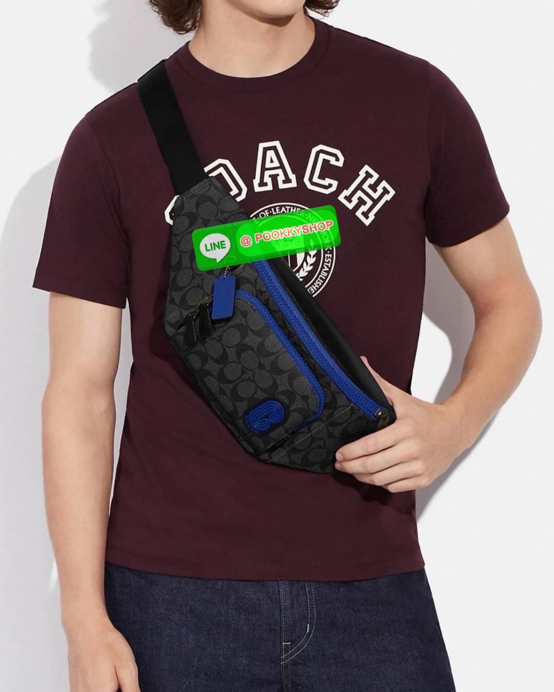 Coach C019 – Charter Belt Bag With Patch (Khaki Green Multi) ใบนี้คือจังหวะสนุกของสีธรรมชาติกับความเท่ที่ใช้งานได้จริง “คาดไว้ไม่ได้แค่ของ…แต่คาดไว้คือสไตล์ที่ไม่ซ้ำใคร” Coach C019 รุ่น Charter Belt Bag โทน Khaki/Green พร้อมโลโก้ Coach Leatherware Patch ข