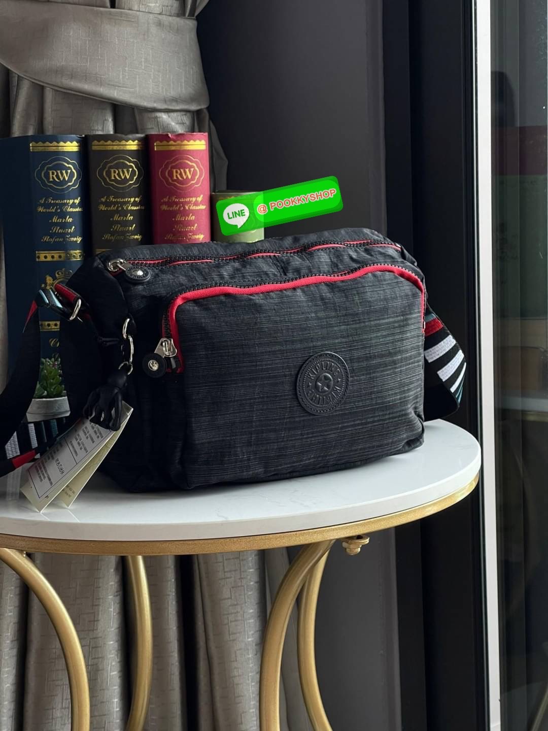 💕Kipling Silen Crossbody Bag กระเป๋าสะพายไหล่ช่วยเพิ่มความโมเดิร์นไม่ตกเทรนด์ให้กับลุคตามสไตล์การแต่งกายของคุณมากขึ้น มีน้ำหนักเบา พกพาไปไหนมาไหนได้สะดวก ใส่สิ่งของได้ครบครันโดยไม่ต้องกังวล นอกจากนี้ ยังมีสายสะพายที่ปรับระดับได้ มีช่องใส่ของเพิ่มเ