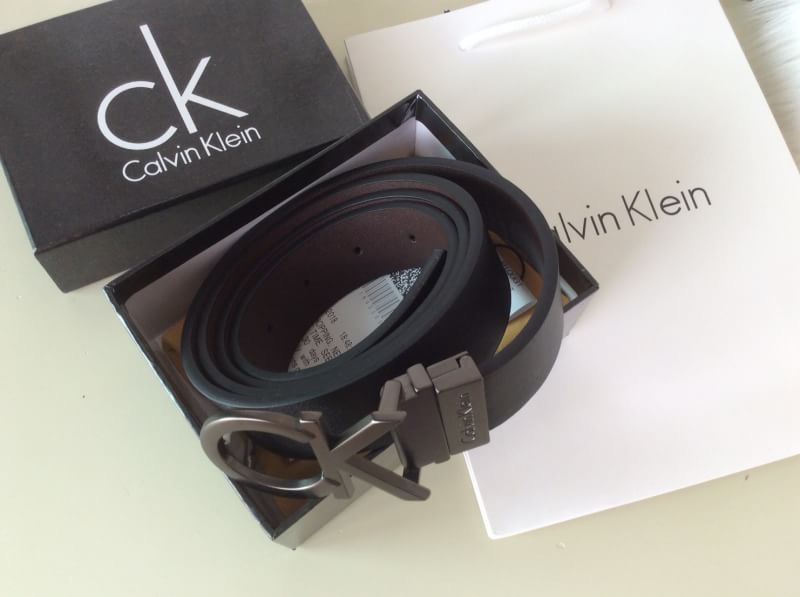 Calvin Klein Real leather เข็มขัดผู้ชาย Calvin Klein Real leather หนังแท้ หัวเข็มขัดตัวอักษรแบรนด์ CK ดูเก๋มีสไตล์ New item! ชุดของขวัญสำหรับคุณผู้ชาย เข็มขัด ที่ใครหลายคนรอคอย ดีไซน์เรียบหรู ตามแบบฉบับของCKเลยคะ จะ ซื้อเป็นของขวัญ ของฝาก ปีใหม่ ดีเลิศค่า