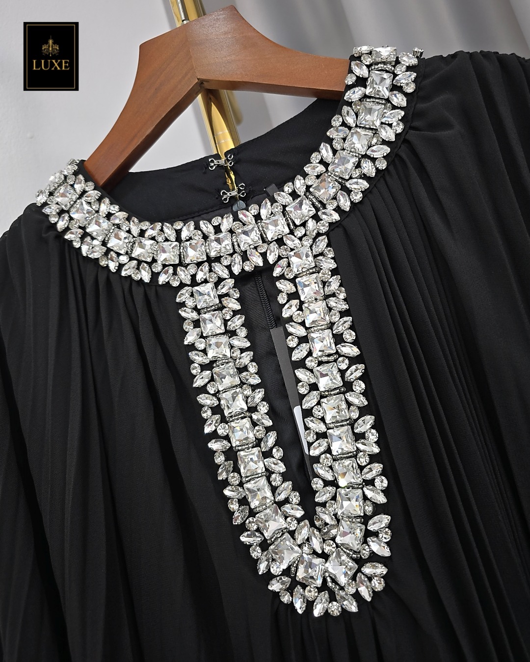 เดรสแฟชั่น เดรสแขนยาว กระโปรงบานตัวปล่อย คัตติ้งประณีต กรุยกราย