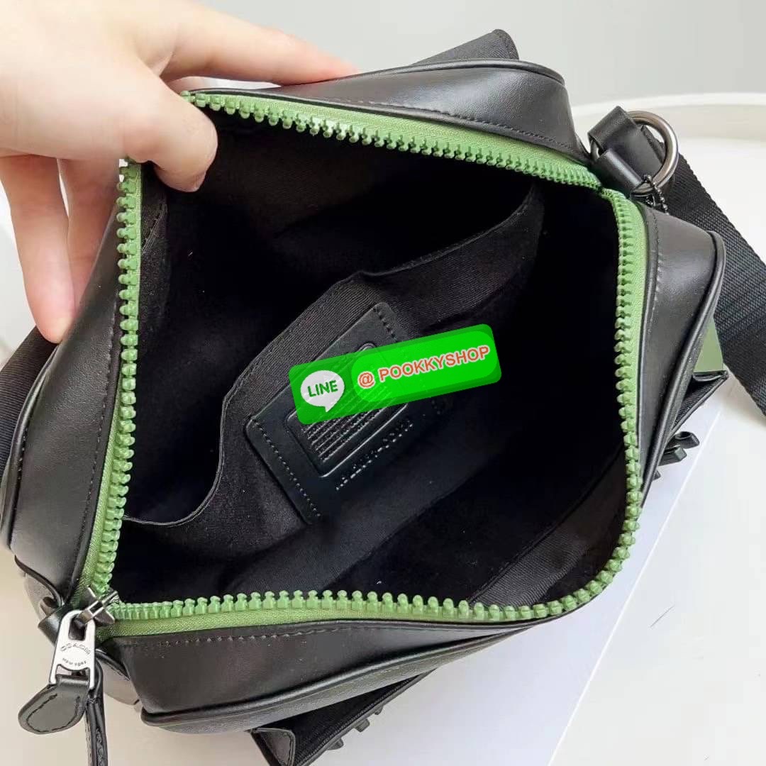 COACH TRACK CROSSBODY IN COLORBLOCK SIGNATURE CANVAS WITH COACH PATCH (C6657) 🛍🛍กระเป๋าสะพายทรงแมสเซ็นเจอร์ ทรงสวยรุ่นที่ต้องมีติดตัวคะหนุ่มๆ จุของได้เยอะมากแบ่งเป็นสัดเป็นส่วน วัสดุหนังแคนวาสสลับหนังแท้ กระเป๋ามีตัว ล็อค มีซิปด้านใน ด้านห