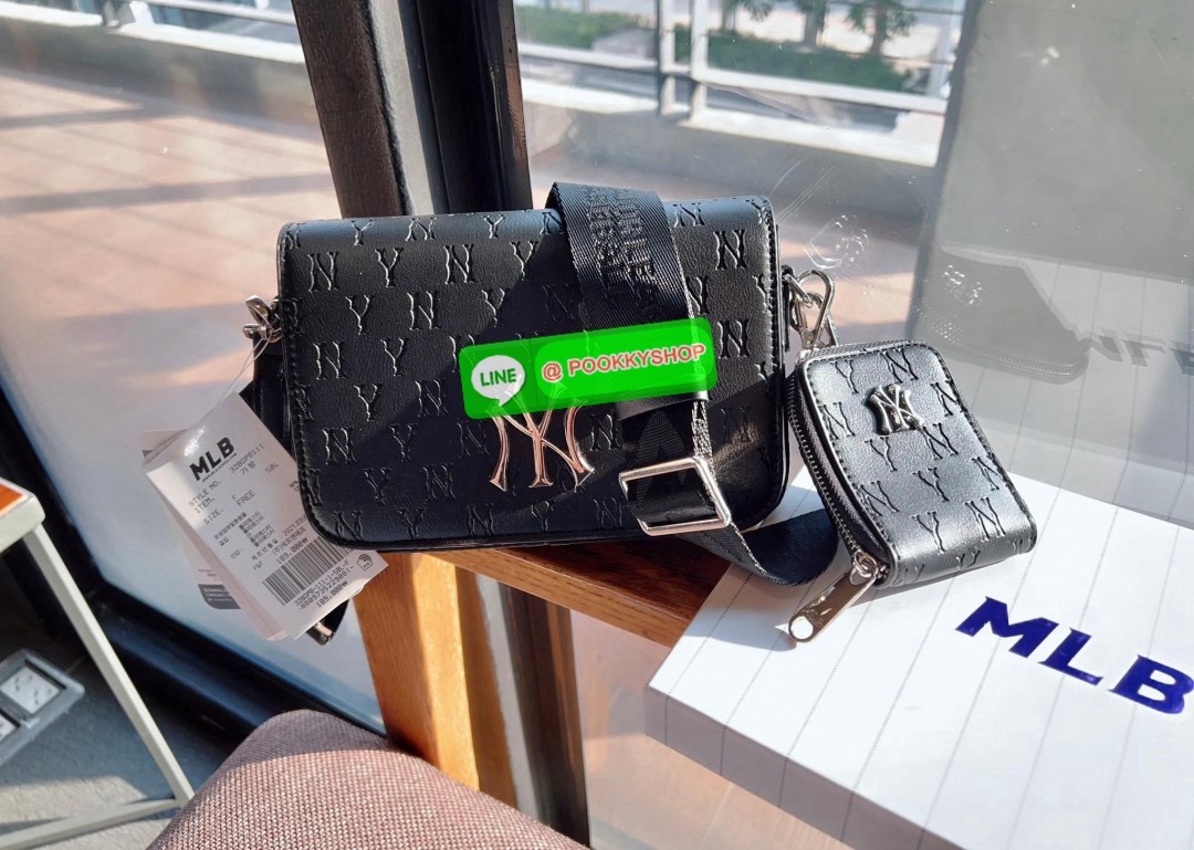 NEW IN! ใบจริงน้องสวยมากๆ คุ้มแก่การมีติดตัว! MLB MONOGRAM EMBO CROSS BAG 💌พร้อมส่ง! ใครมีแล้วหรือจะมีเพิ่มหรือซื้อเป็นของขวัญให้เพื่อนๆรุ่นนี้ไม่ทำให้ผิดหวังค่ะ หนังแท้อย่างดี ปั้มลายแบรนด์ทั้งใบ