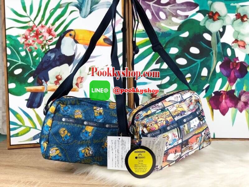 New!! LESPORTSAC x MINIONS กระเป๋าน้ำหนักเบาน่ารักจาก LESPORTSAC รุ่นครอสบอดี้ขนาดน่ารักกำลังดี!! วัสดุโพลีเอสเทอร์ กันละอองน้ำได้ระดับหนึ่ง มีสายสะพายสามารถปรับระดับได้ตามต้องการ ลวดลายน่ารัก หัวซิปช่องใหญ่เป็นรูปมินเนี่ยน มีช่องด้านหน้า-หลัง และช่องซิปใ