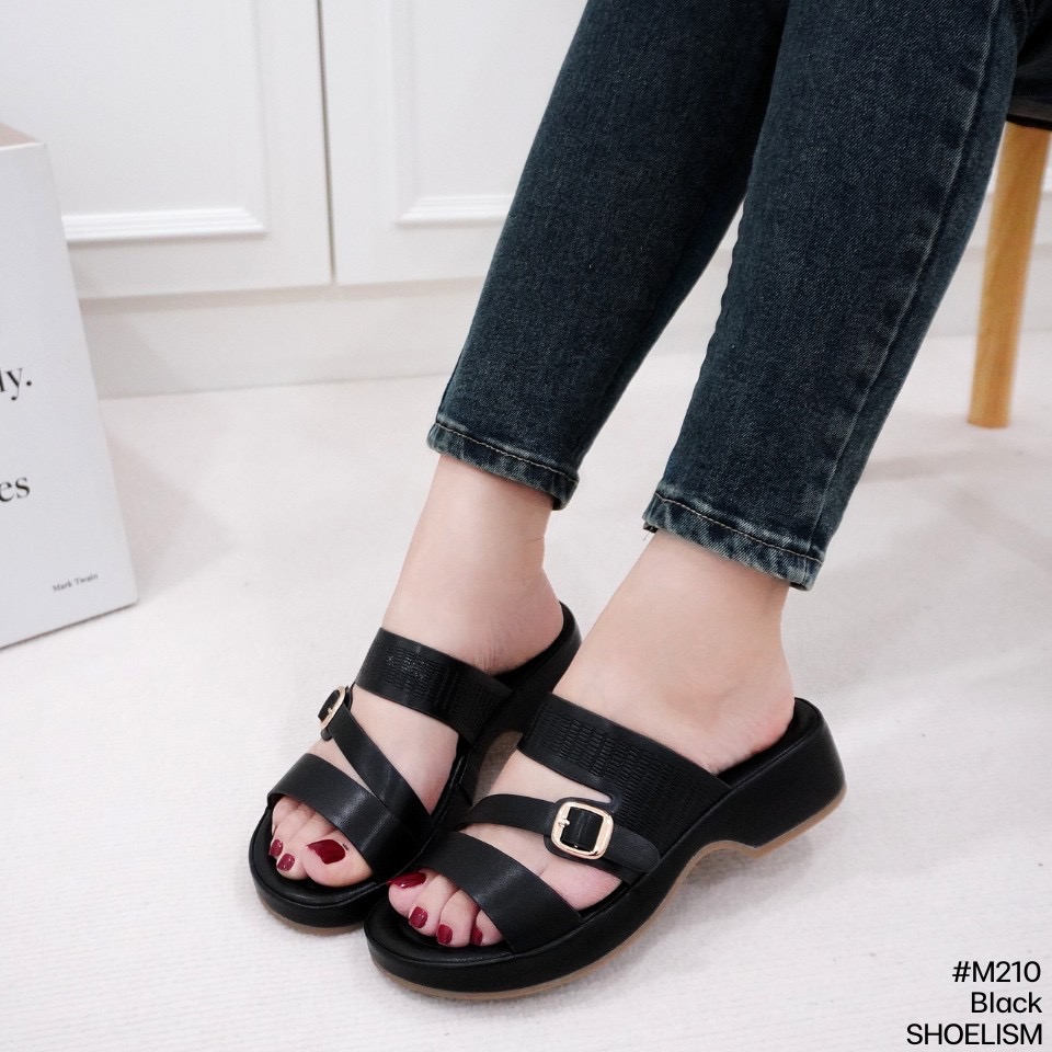 สวยติดแกลม แถมนุ่มสบาย รองเท้าแตะสุขภาพ ดีไซน์โมเดิร์น เรียบหรู ดูดี ช่วยซัปพอร์ตเท้าทุกการเคลื่อนไหว จับคู่กับชุดลำลอง หรือชุดทำงานก็แมตช์ได้ง่าย