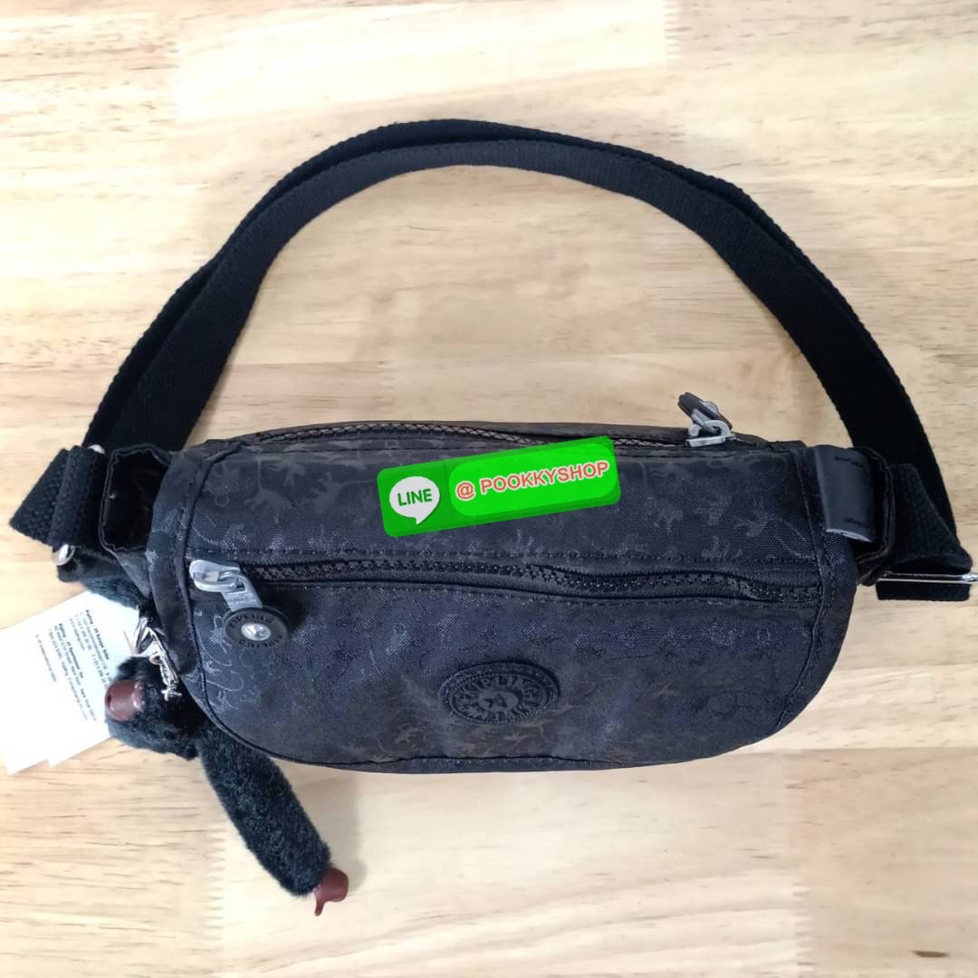 KIPLING SABIAN CROSSBODY MINI BAG กระเป๋าสะพายข้าง วัสดุ Nylon & Polyester 100% ขนาดเล็กกำลังน่ารัก เปิด-ปิดด้วยฝาปิดกระดุมแม่เหล็กและซิปแบรนด์ ด้านในมีแท็กแบรนด์