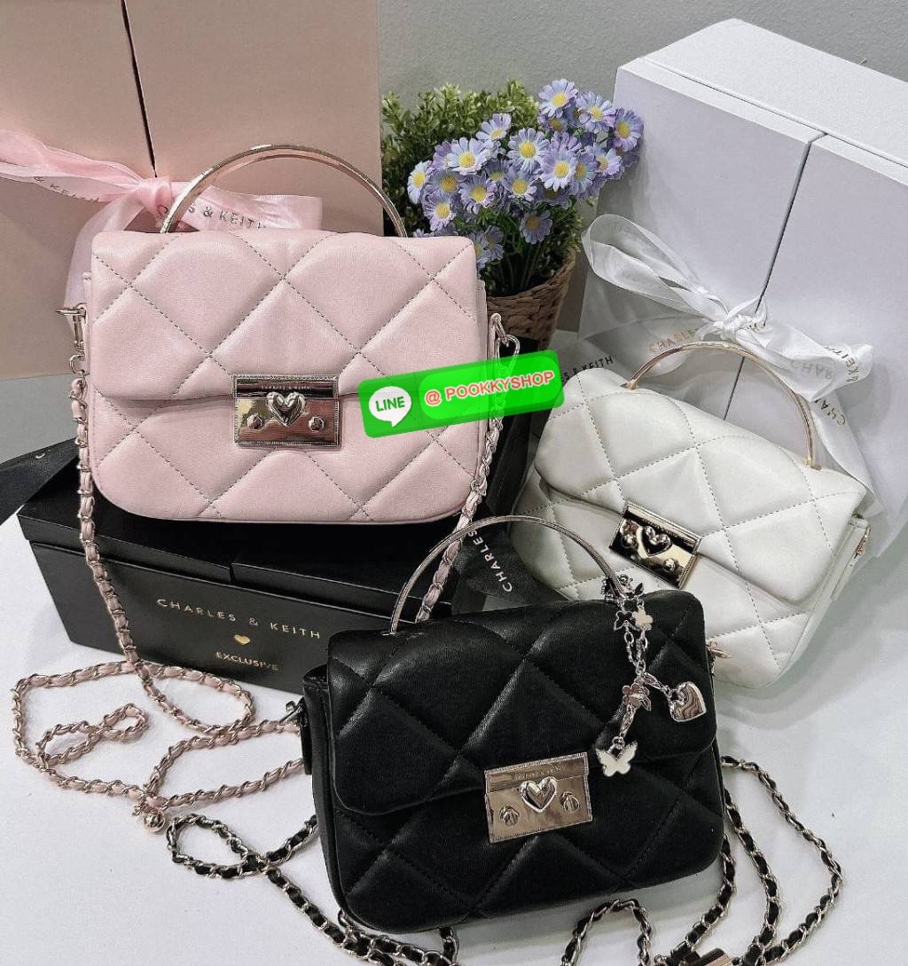 Charles&Keith แท้ Outlet ถือออกงานได้ สะพายได้ ให้ลุคลูกคุณหนู มาพร้อมกล่อง เหมาะสำหรับมอบเป็นของขวัญได้ มี 3 สี