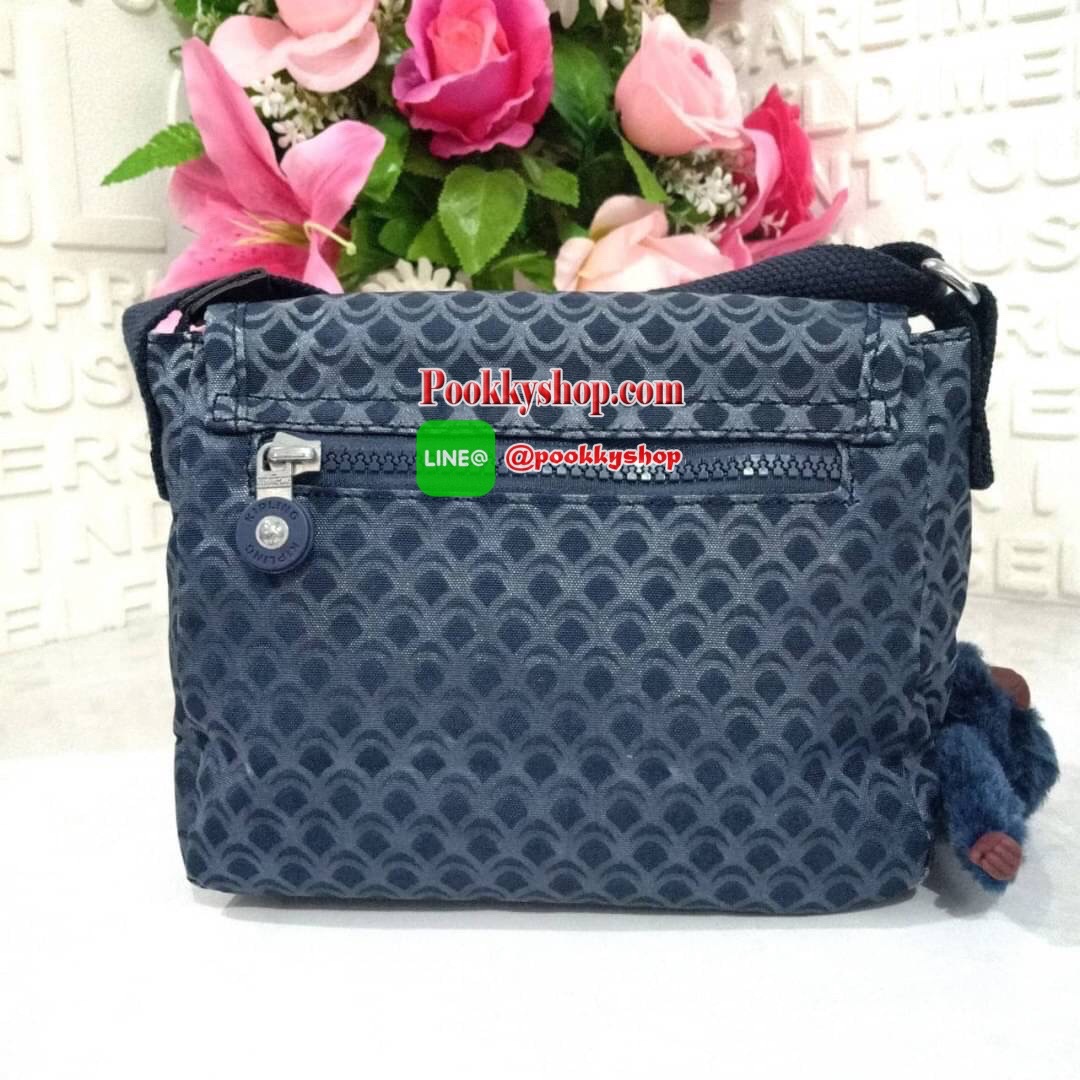 KIPLING SABIAN CROSSBODY MINI BAG กระเป๋าสะพายข้าง วัสดุ Nylon&Polyester 100% ขนาดเล็กกำลังน่ารัก เปิด-ปิดด้วยฝาปิดกระดุมแม่เหล็กและซิปแบรนด์ ด้านในทีแท็กแบรนด์ -ด้านหน้าฝาบนมี1ช่อง ขนาดตามโค้งฝาหน้า -ด้านหลังมีอีก 1 ช่องลึกถึงฐาน -ด้านในมี 1 ช่องหลัก เปิ