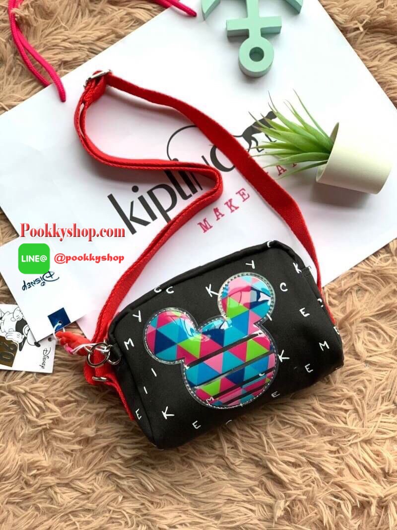 Kipling BRight Disney's Minnie Mouse And Mickey Mouse รุ่น crossbody น้ำหนักเบา วัสดุ100% Polyamide มีเหล่าบรรดามิคกี้และมินนี่ที่มาวาดลวดลายลงบนกระเป๋าให้ดูมีสีสัน ที่มีเอกลักษณ์เฉพาะตัว และยังเป็นรุ่นลิมิเต็ดเอดิชั่นฉลองครบ90ปีของวอลท์ดิสนีย์อีกด้ว