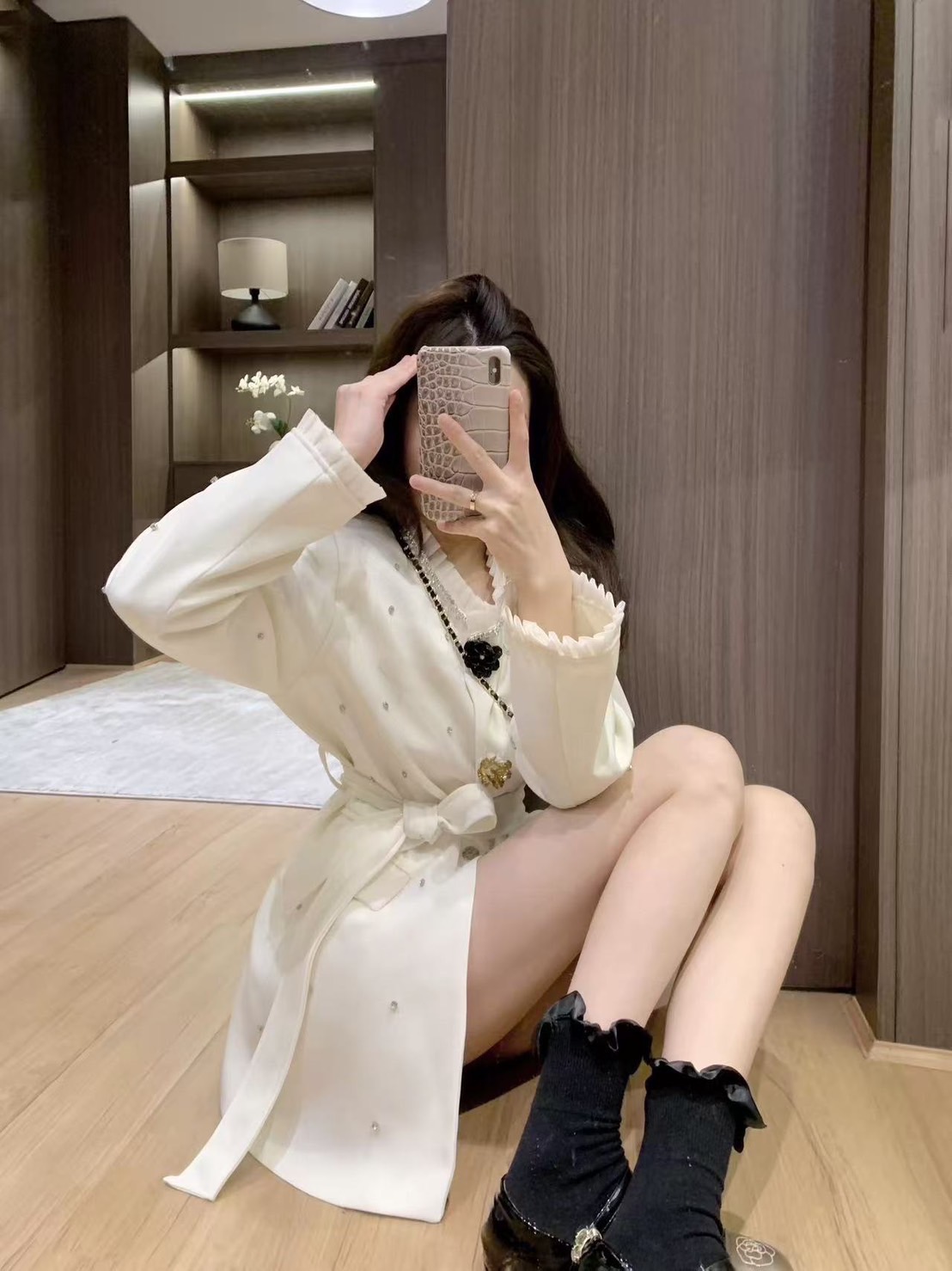 ชุดเซทแฟชั่น ชุดเซต เนื้อผ้างานสูทอย่างดี สวมใส่สบาย เสื้อแขนยาวดีเทลแต่งระบายรอบคอและปลายแขน