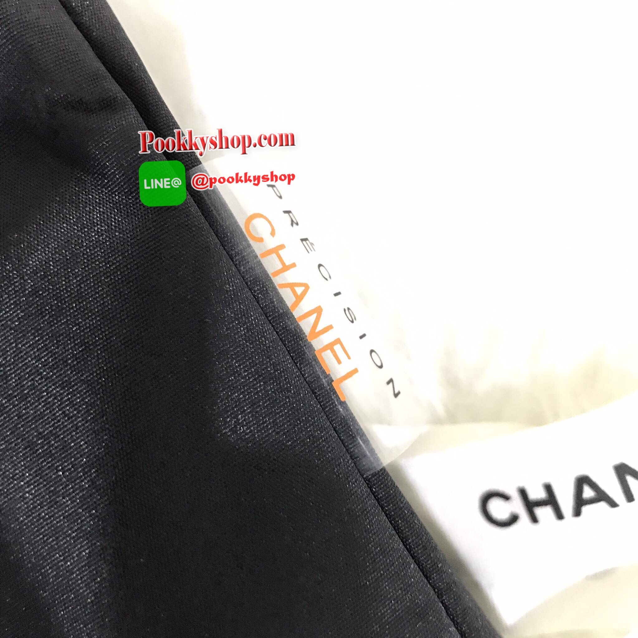 Must Have! Chanel Beaute Black Sequin Shopping Bag กระเป๋าสะพาย ShoppingBag พรีเมี่ยมกิ้ฟ Limited Edition ของแท้นำเข้าจากเคาน์เตอร์ Chanel Beaute ใบใหญ่ประดับคริสตัลสีดำโลโก้ CC สุดคลาสสิค ซับใน Polyester 100% เปิดปิดด้วยกระดุมแม่เหล็ก น้ำหนักเบา จุสุดๆ ใ