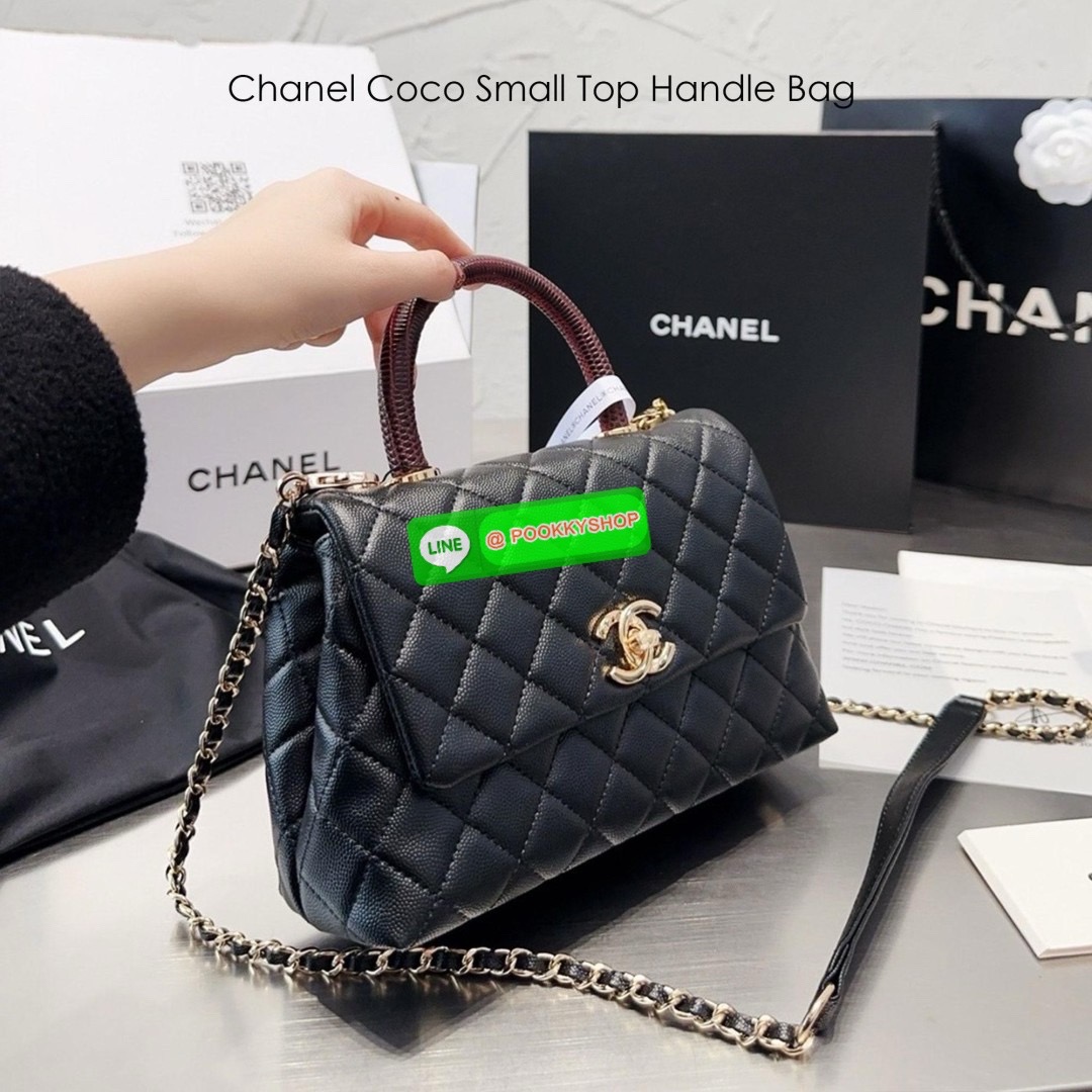CHANEL Coco Small Top Handle Bag กระเป๋าสะพายสุดคลาสสิค สวยหรูพร้อมมือจับในตัว อะไหล่ทองสวยมาก มาพร้อมกล่อง อปก ครบเซ็ท รอบนี้จัดราคาพิเศษสุดคุ้มค่ะ โดดเด่นและดูแพง ไม่อยากให้พลาดเลยน้า