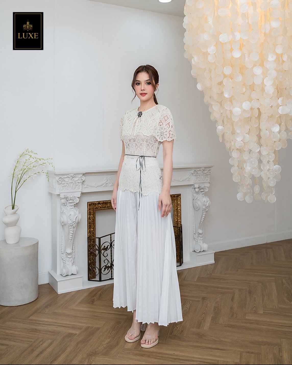 เสื้อแฟชั่น เสื้อลูกไม้ทรงเข้ารูป ดีไซน์เป็นเสื้อคลุมไหล่ในตัว ทำจากผ้าลูกไม้คอตตอนโครเชต์