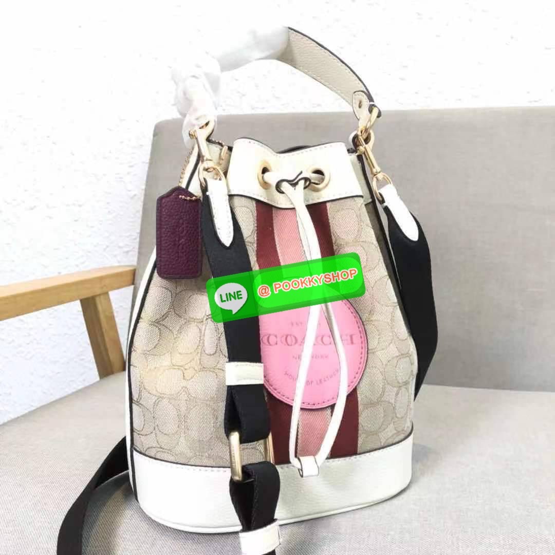 New arrival! 🌈น้องใหม่ล่าสุด สวยหรู ดูดีมากๆค่ะ! COACH DEMPSEY DRAWSTRING BUCKET BAG ((C4100//C4102)) พร้อมส่งที่ไทยค่ะ! กระเป๋าทรงขนมจีบ หนังแท้นิ่มสวยมากๆค่ะ จุดเด่นด้านหน้าปั้มโลโก้แบรนด์ ปากกระเป๋าแบบหูรูดใช้งานง่าย ภายในสามารถใส่ของจำเป็นในชี