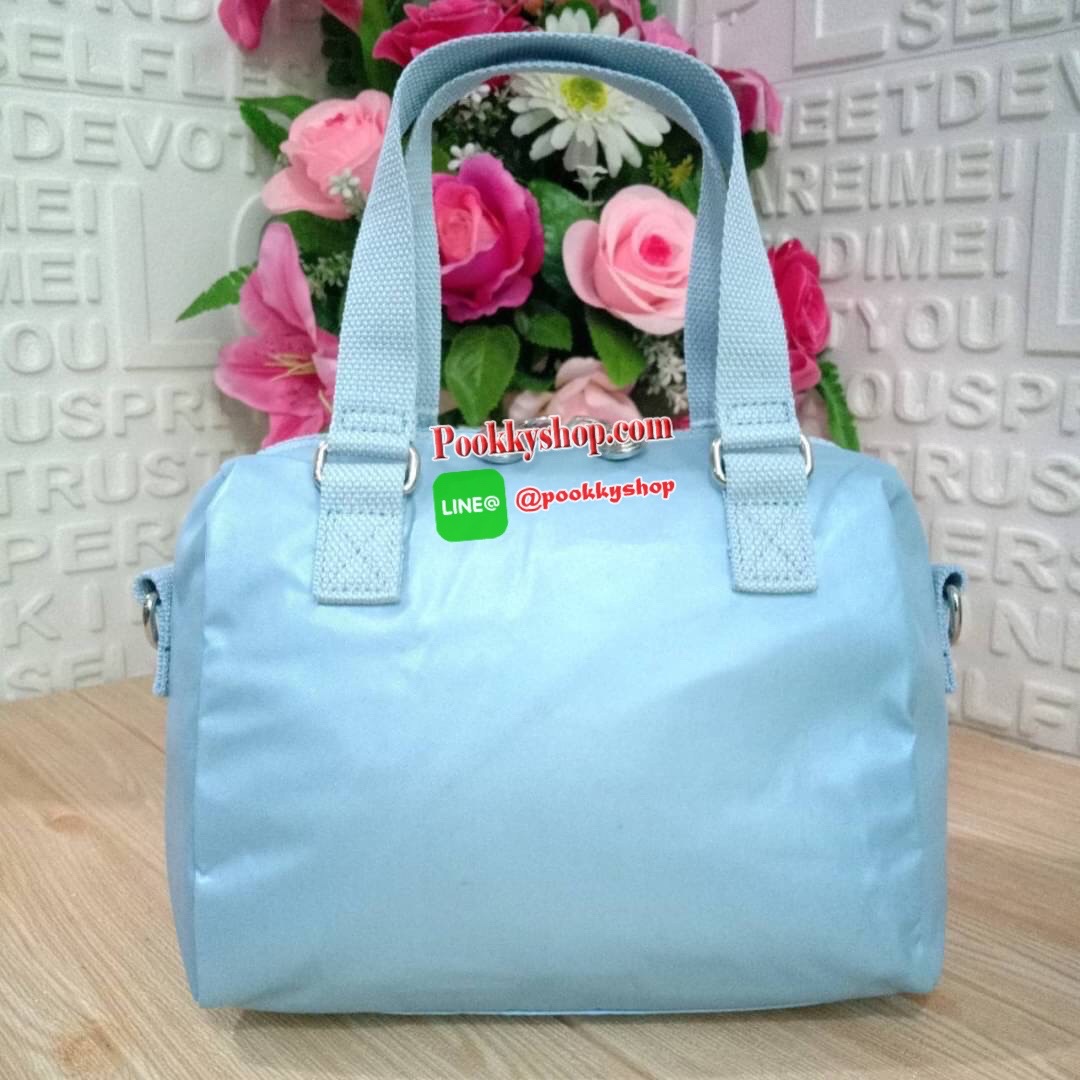 Kipling Brynne handbag & shoulder bag กระเป๋าถือหรือสะพายข้าง รุ่นใหม่จาก Kipling รูปทรงโค้งมนสวย พร้อมสายสะพายแบบคล้องแขนและสายสะพายยาว สามารถใช้งานได้ทั้ง 2 แบบ ด้านหน้ามีช่องใส่ของใช้จุกจิก ด้านในช่องโล่งกว้าง มีซิปข้างและช่องใส่ของแยกอีกฝั่ง เหมาะกับก