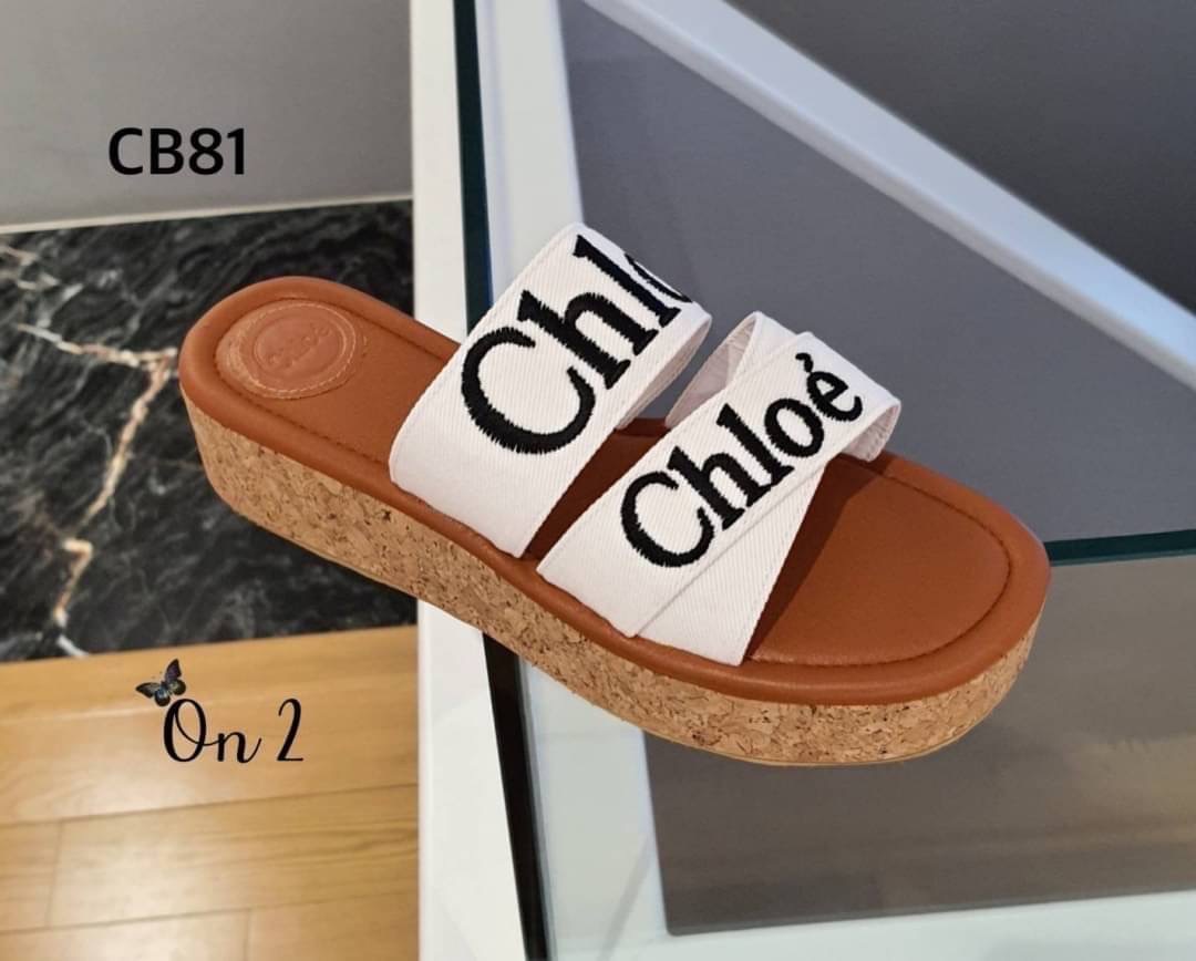 รองเท้าแตะChloé รุ่น Woody LOGO SLIDE SANDALรอบนี้งานเป็นส้นหนาสูง: 1.5" งานจริงใส่สวยมากค่ะ งานปังไม่ไหว งานสวม พื้นปั้ม ผ้านิ่ม ตราโลโก้ สวยมากกกก ก.ล้านตัว