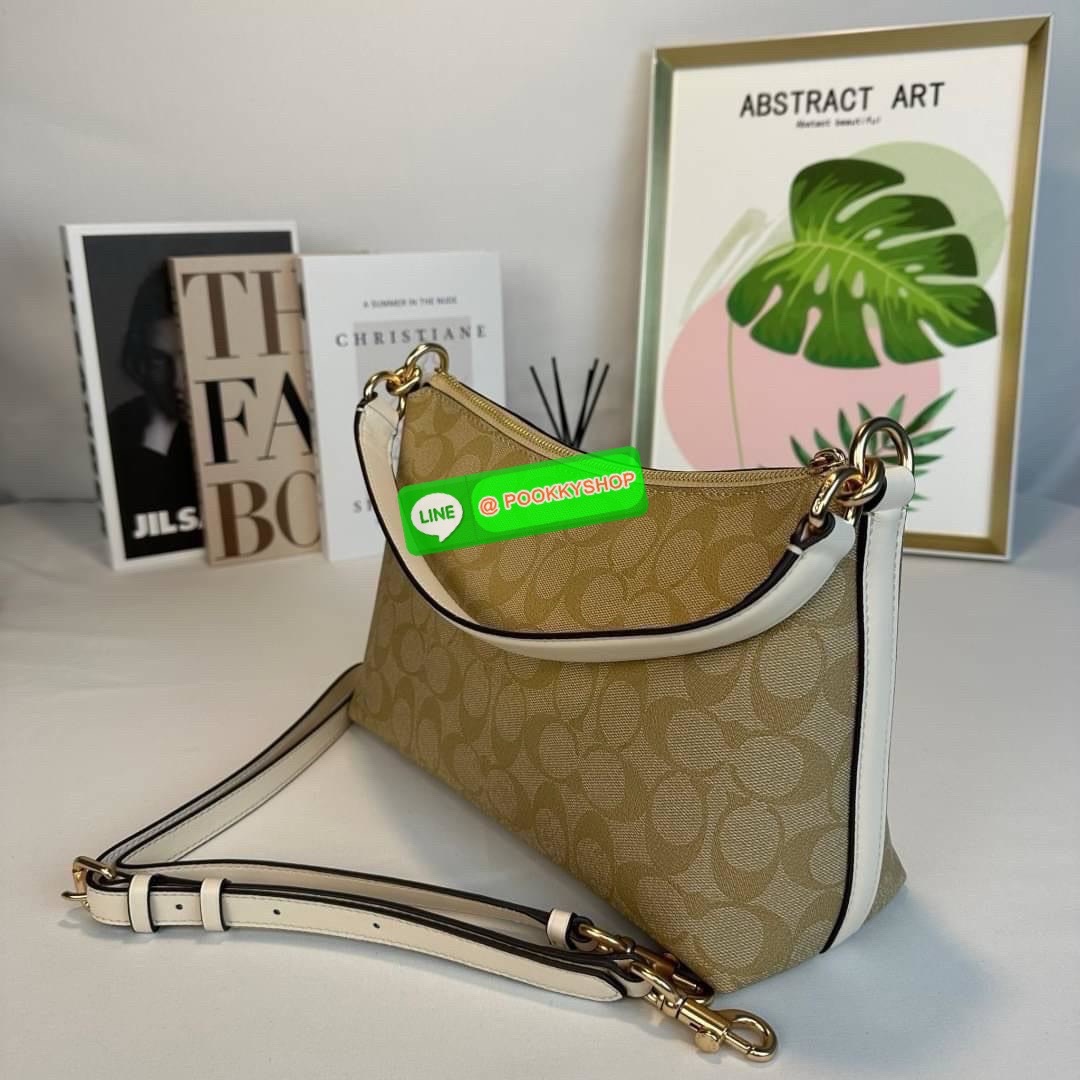 กระเป๋าสะพาย LEWIS IN SIGNATURE CANVAS ( COACH F85696) กระเป๋าหนังลาย C ผ้าใบเคลือบซิกเนเจอร์ พร้อมรายละเอียด หนัง เรียบ] ภายในกระเป๋ามัลติฟังก์ชั่น ปิดด้วยซิป ซับในผ้า